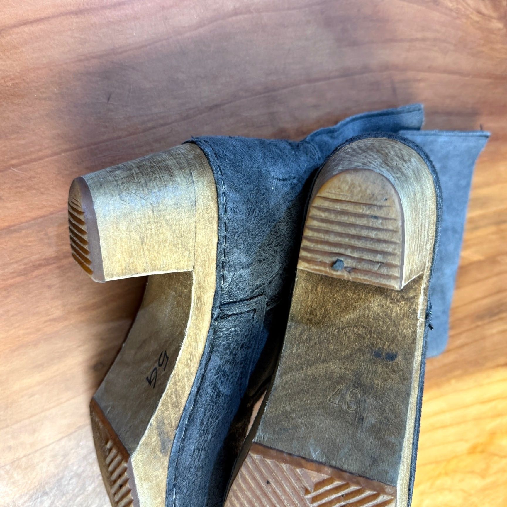 Vintage Sanita Women's Bootie Ankle Boots 7 Suede Buckle Gray Leather Insole Leather Lining Brown ML Size US 7 / IT 37 - 7 Thumbnail