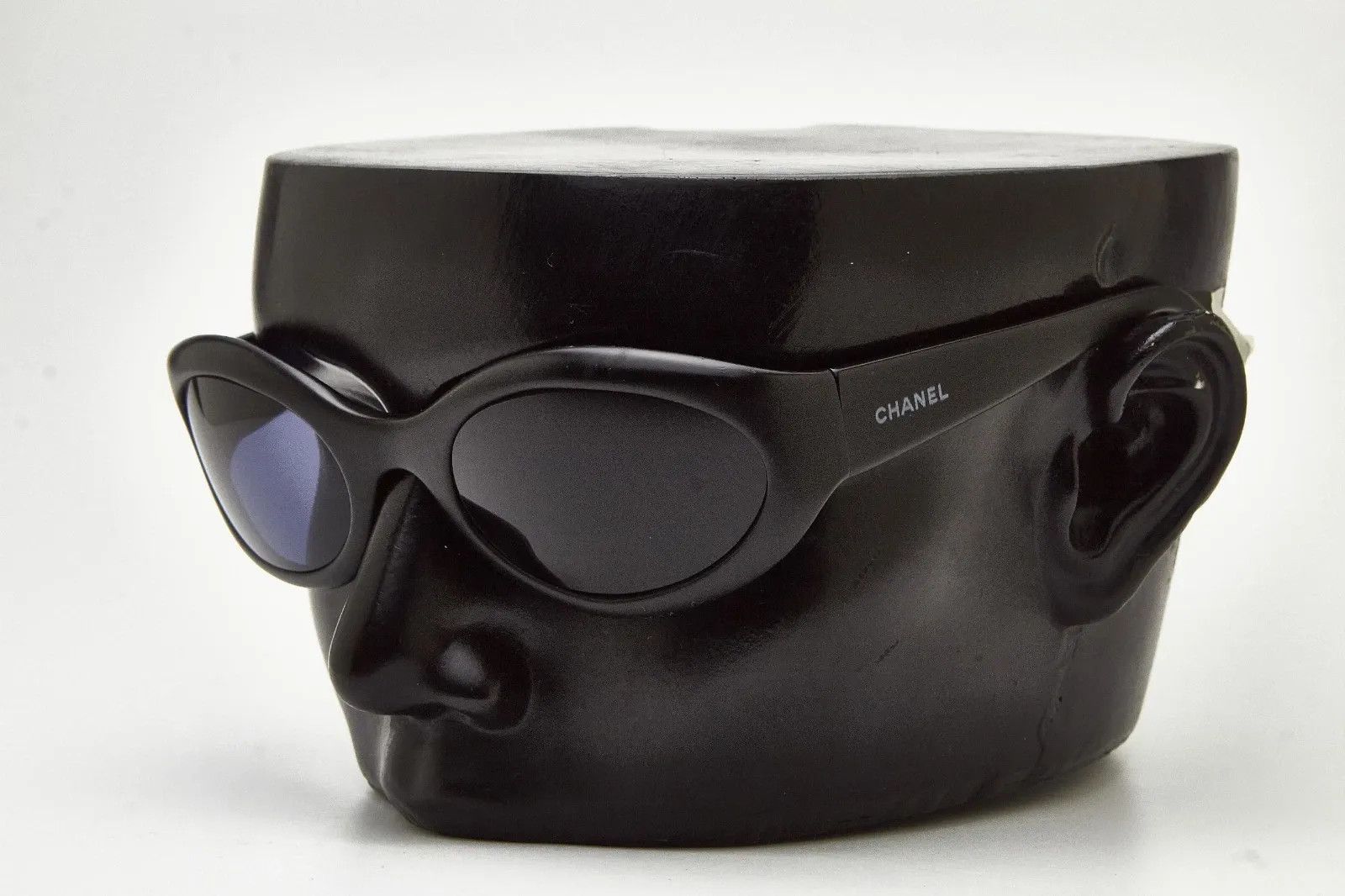 Chanel CHANEL 5017 Bold Rave Eggs chunky sunglass 1990s Size ONE SIZE - 1 Thumbnail