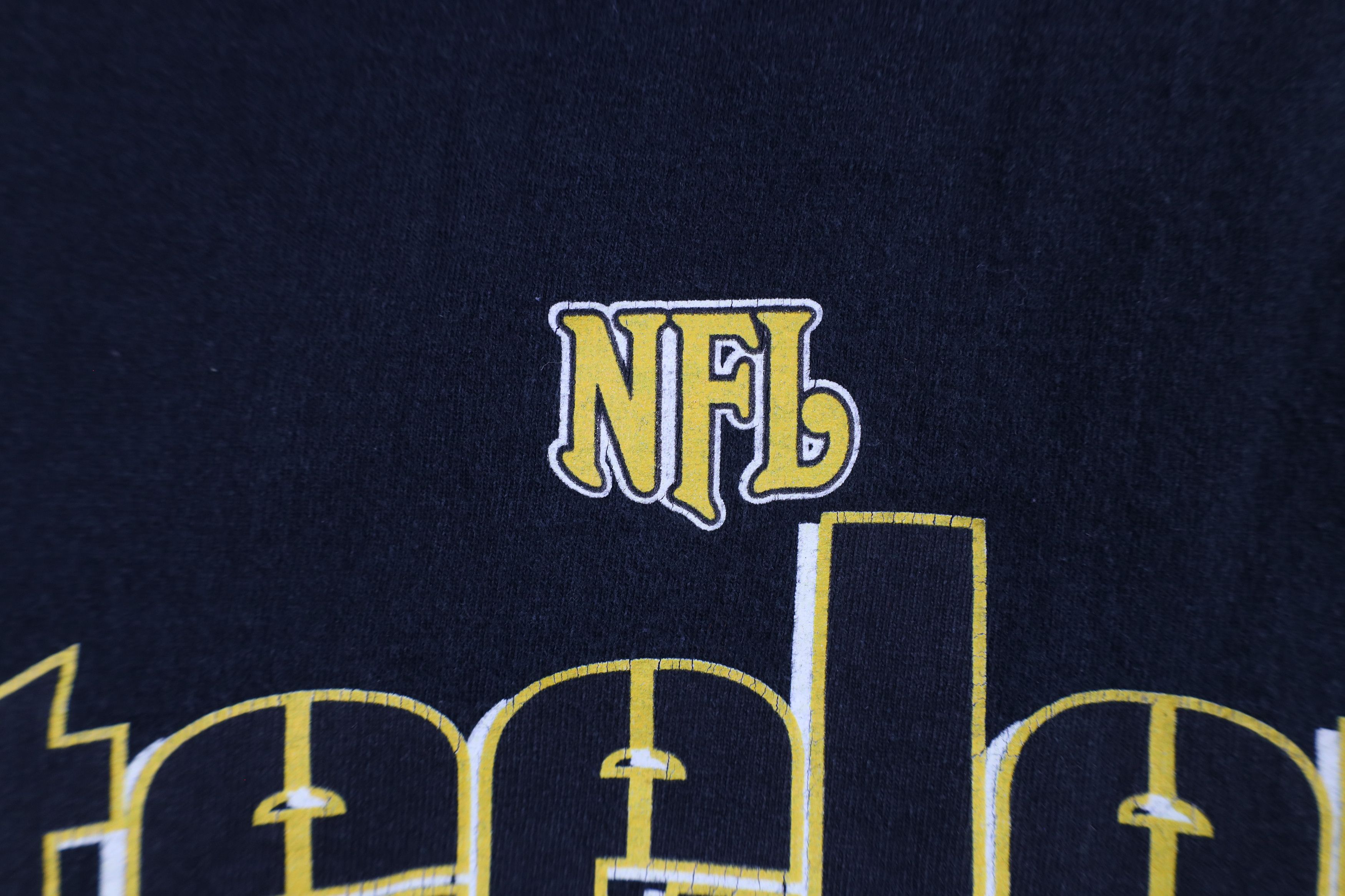 Vintage Vintage NFL Spell Out Pittsburgh Steelers Football T-Shirt Size US L / EU 52-54 / 3 - 5 Thumbnail
