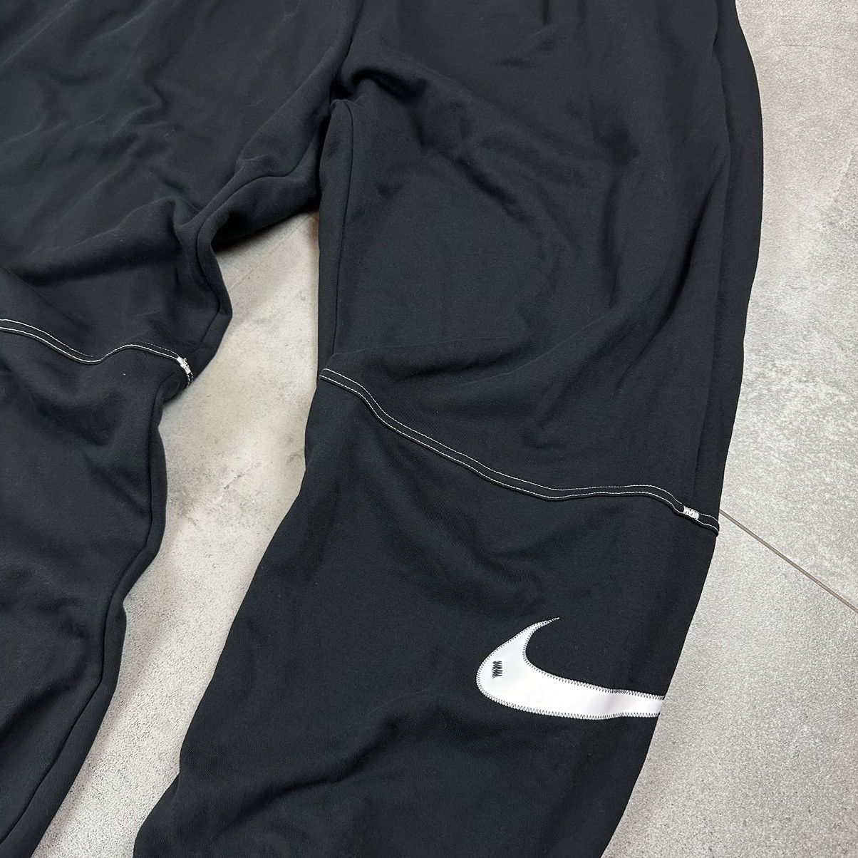 Nike Nike jogger pants swoosh black XL streetwear Size US 36 / EU 52 - 2 Thumbnail