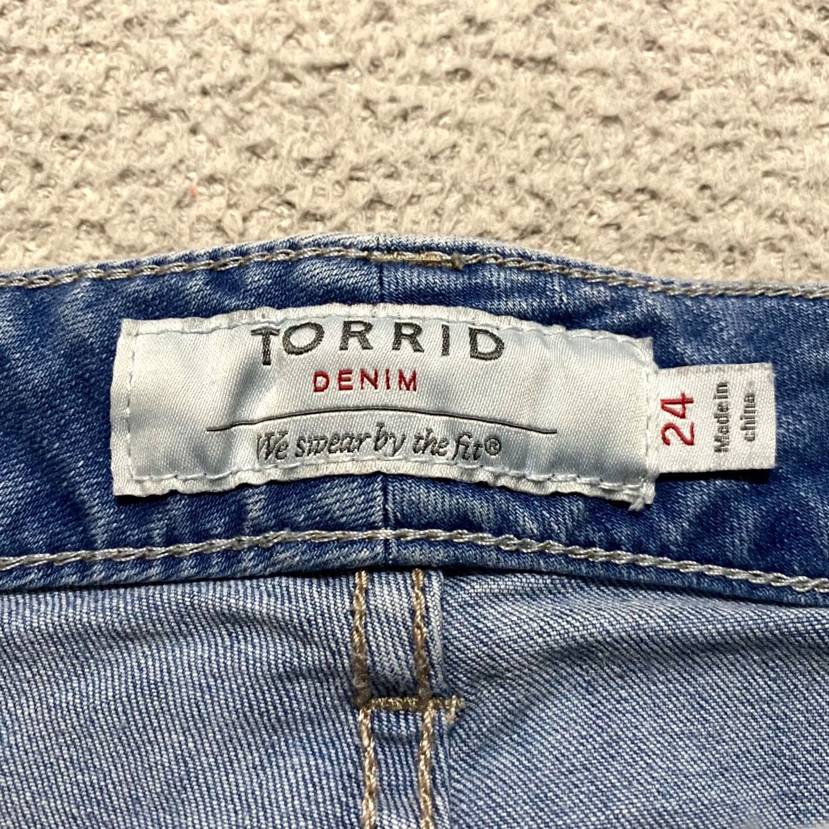 Torrid Torrid Plus 24 Denim Shorts Jean 3in Inseam High Rise Cut-Off Blue Elastic Pockets 5-Pocket Womens Jeans Shorts Regular Rise Vintage: No Size 42" / US 20 - 3 Thumbnail