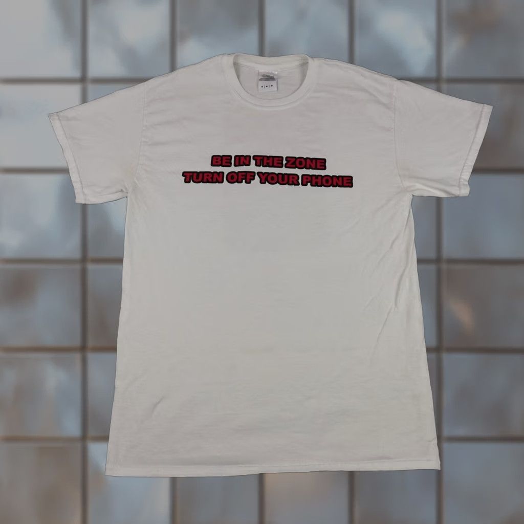Gildan VINTAGE Be In The Zone Shirt Mens Medium White Traffic Drive Size US M / EU 48-50 / 2 - 1 Thumbnail