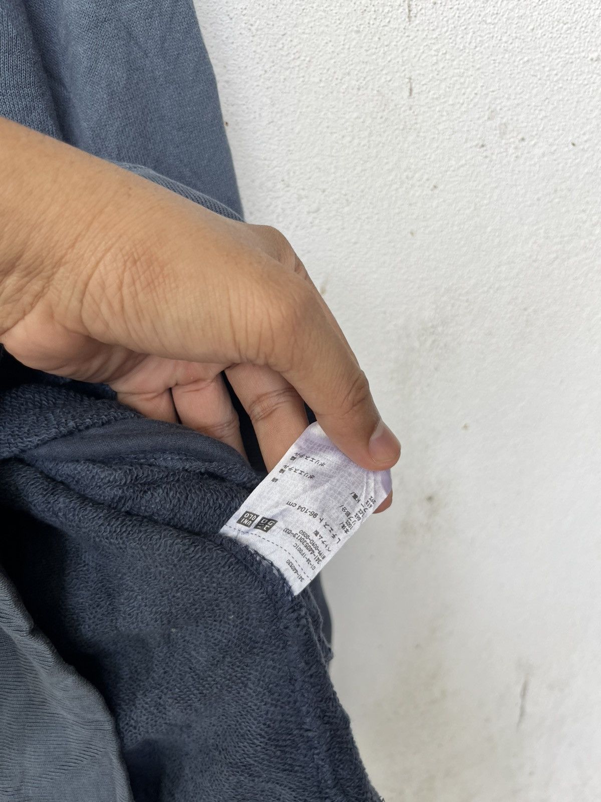 Japanese Brand 💥Uniqlo Worn Out Sunfaded Dirty Blank Sweatshirts Size US L / EU 52-54 / 3 - 8 Thumbnail