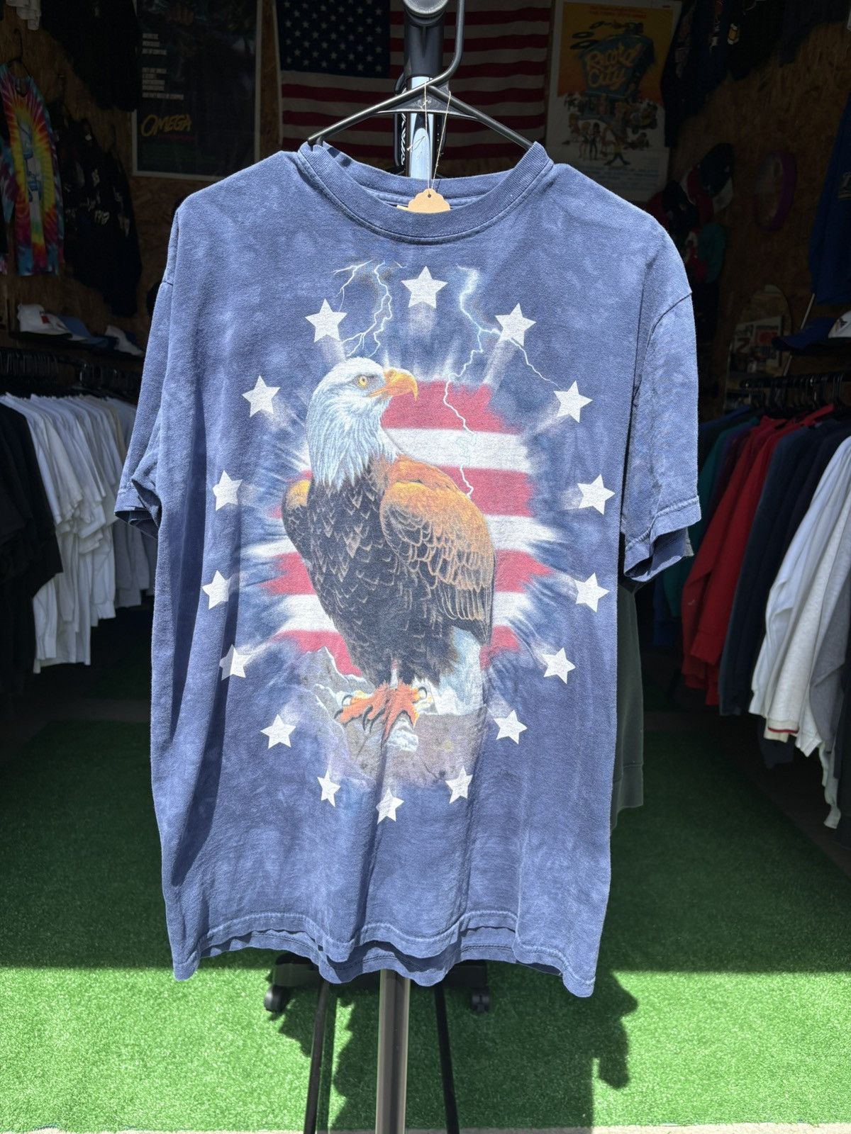 The Mountain × Vintage Vintage 1990s American Eagle Lighting T-Shirt Size US L / EU 52-54 / 3 - 2 Thumbnail