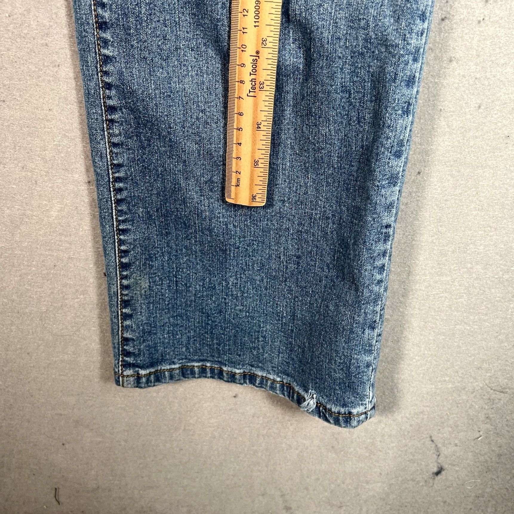 Levi's VINTAGE Levis 550 Jeans 16 L Blue Denim Relaxed Boot Cut Light Wash Womens Size 38" / US 16 / IT 52 - 4 Thumbnail