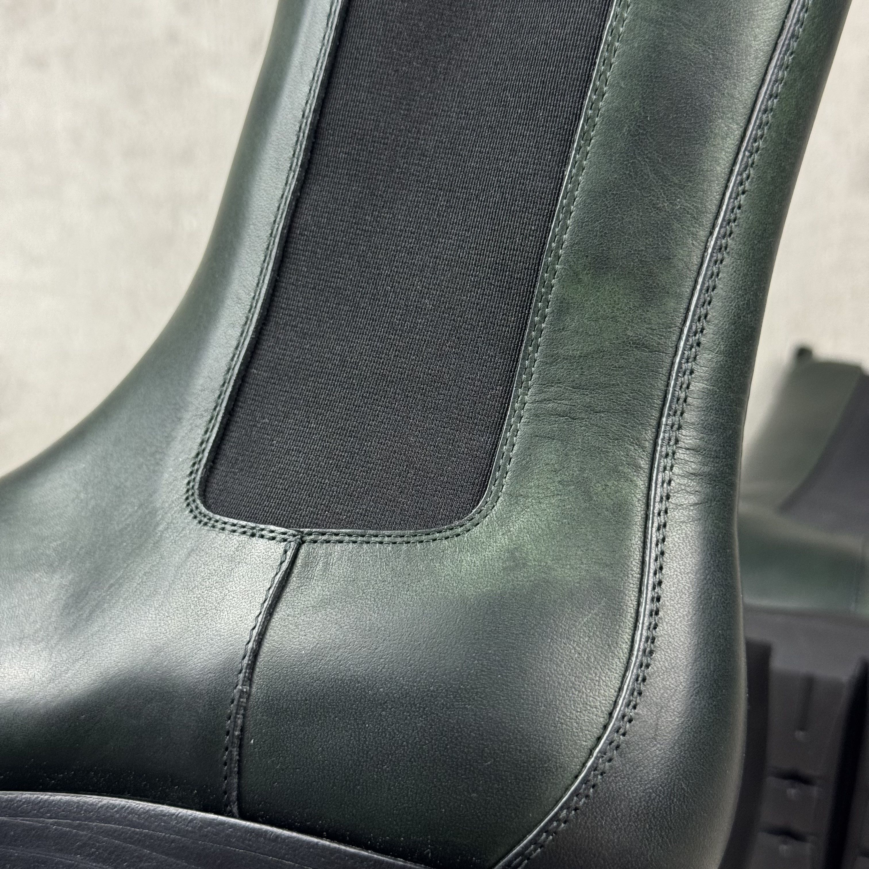 Bottega Veneta BOTTEGA VENETA Lug Chelsea Boots in Bottle Green Size US 8 / EU 41 - 13 Thumbnail
