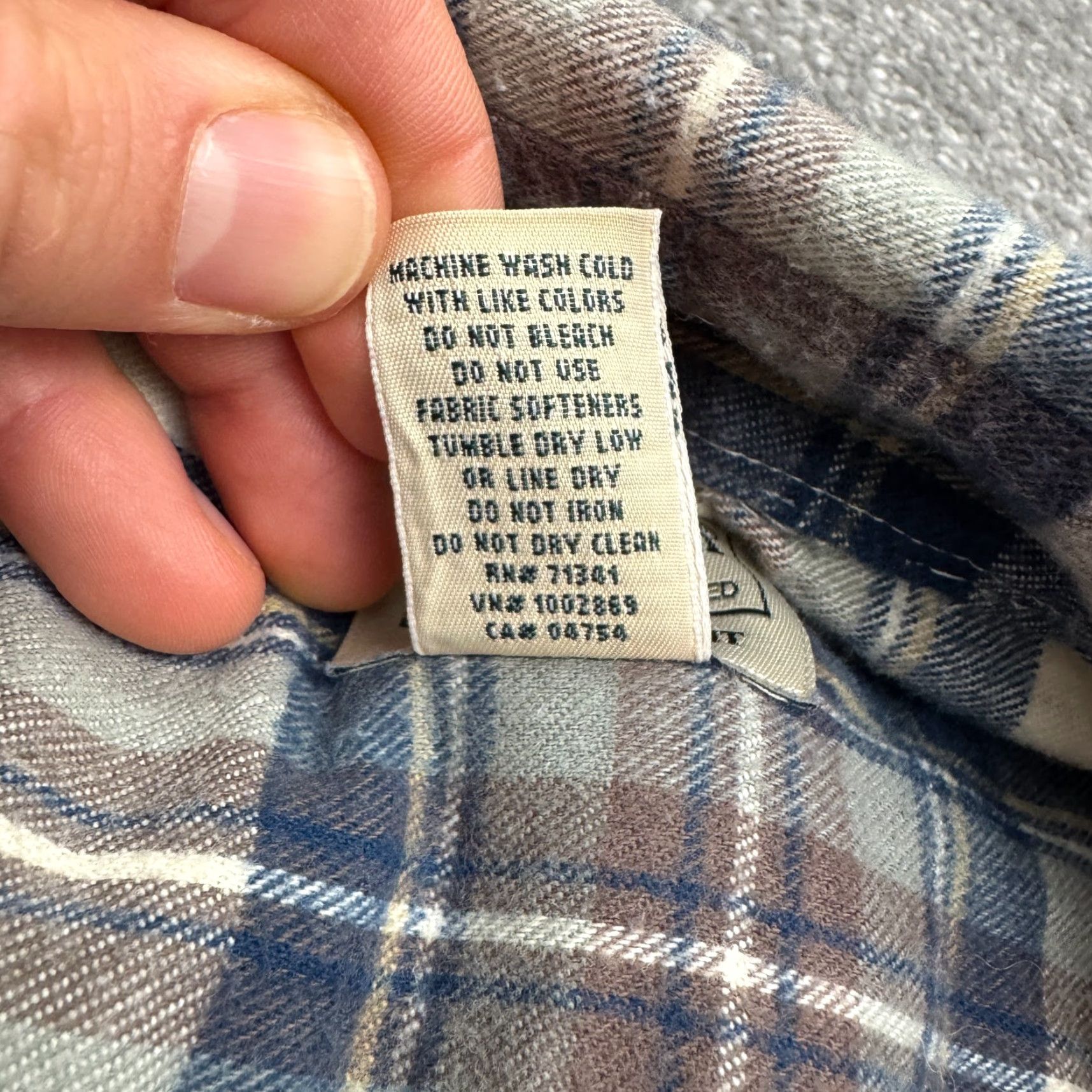 Vintage L.L. Bean Traditional Fit Flannel Shirt Mens LT Blue Plaid Cotton Casual Button-Up Hip Classic Size US L / EU 52-54 / 3 - 7 Thumbnail