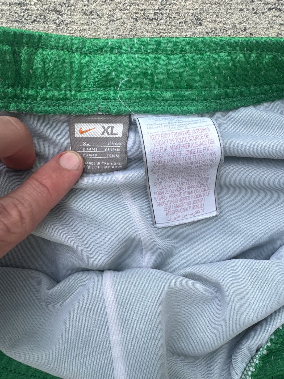 Nike Nike Track Shorts Oregon Ducks Size US 34 / EU 50 - 5 Thumbnail