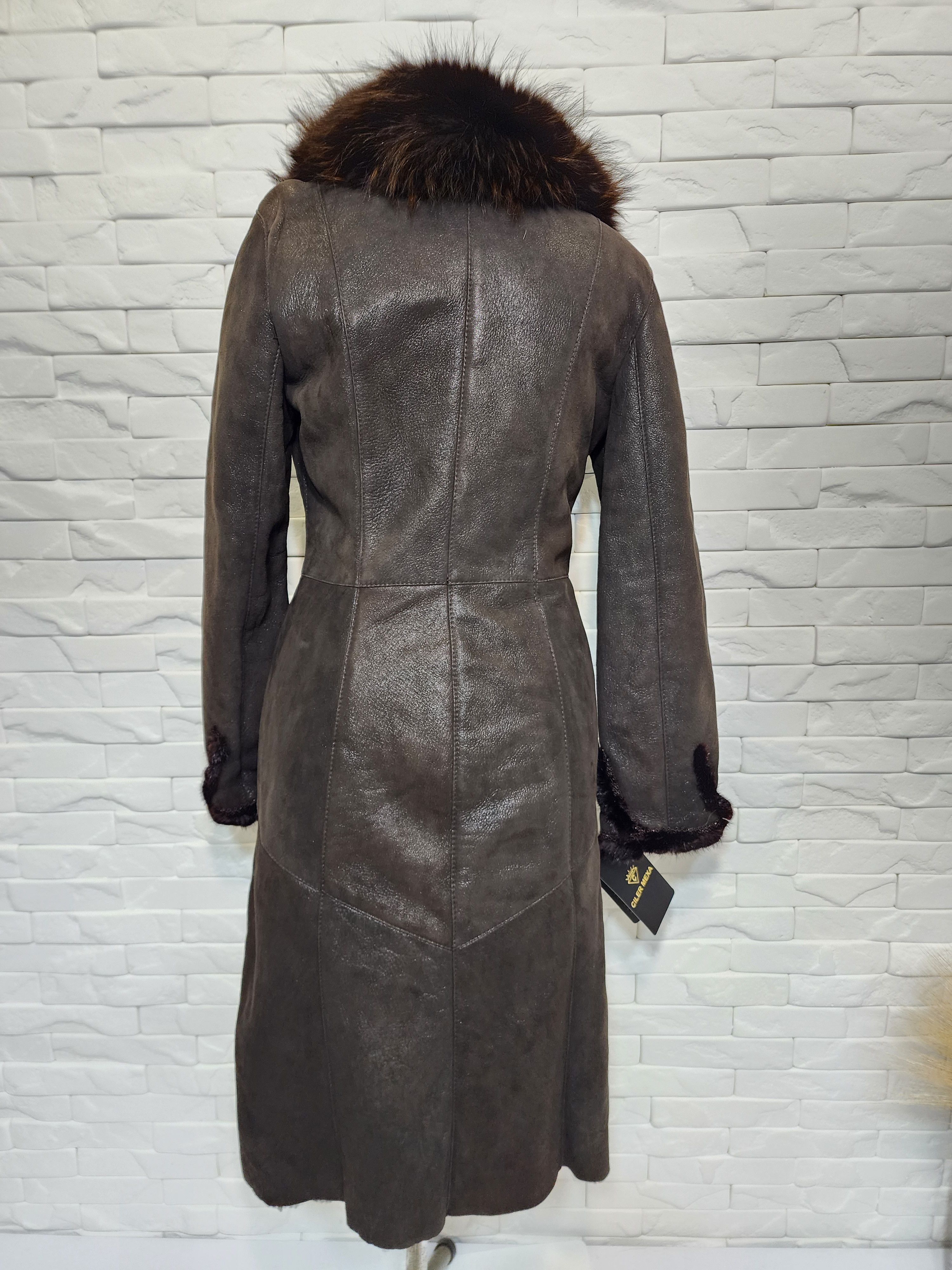 Uniqlo Women's Brown Sheepskin Coat: Genuine Fur Collar Size M / US 6-8 / IT 42-44 - 3 Thumbnail