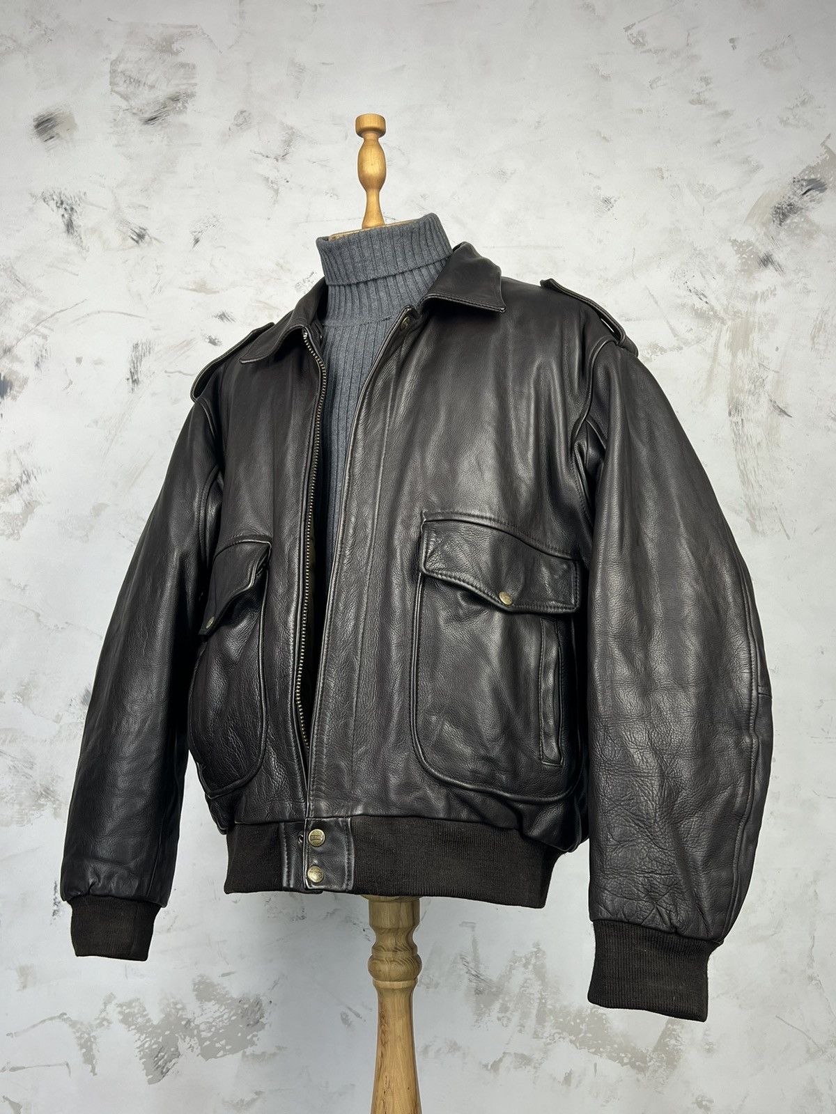 Vintage Vintage Redskins Air Force Bomber Leather Jacket Size XL-XXL Size US XXL / EU 58 / 5 - 1 Thumbnail
