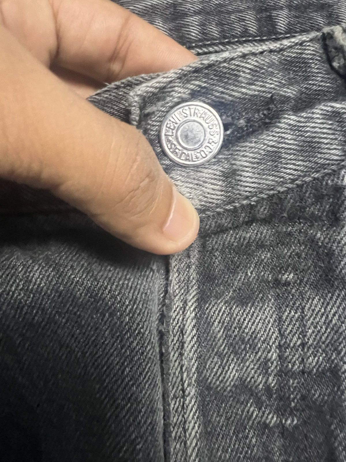 Levi's Vintage 90s Levi's 501 Distressed Denim Jeans (45) Size US 33 - 8 Thumbnail