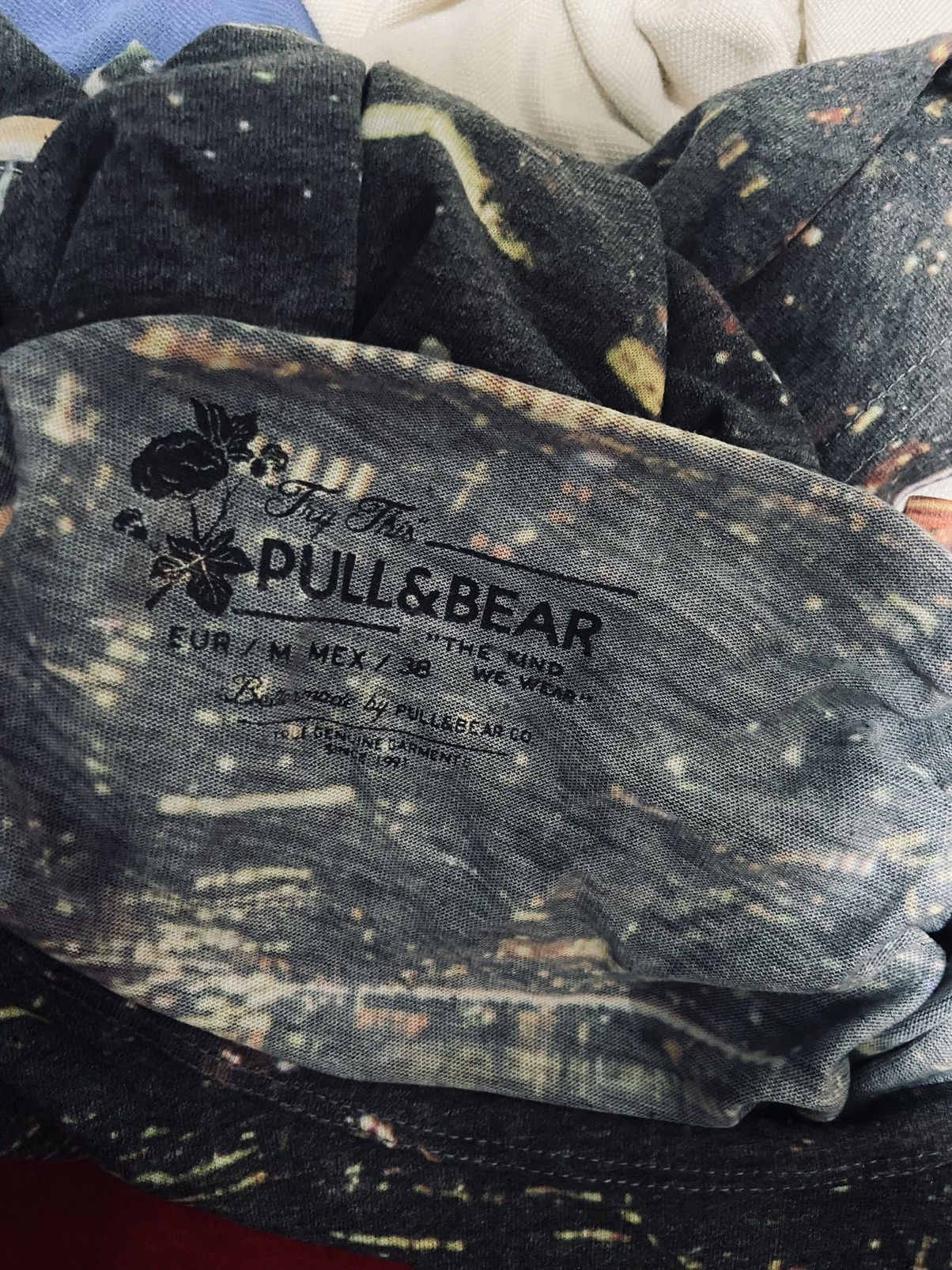Pull & Bear Pull n Bear - I rather be In London Size US M / EU 48-50 / 2 - 6 Thumbnail