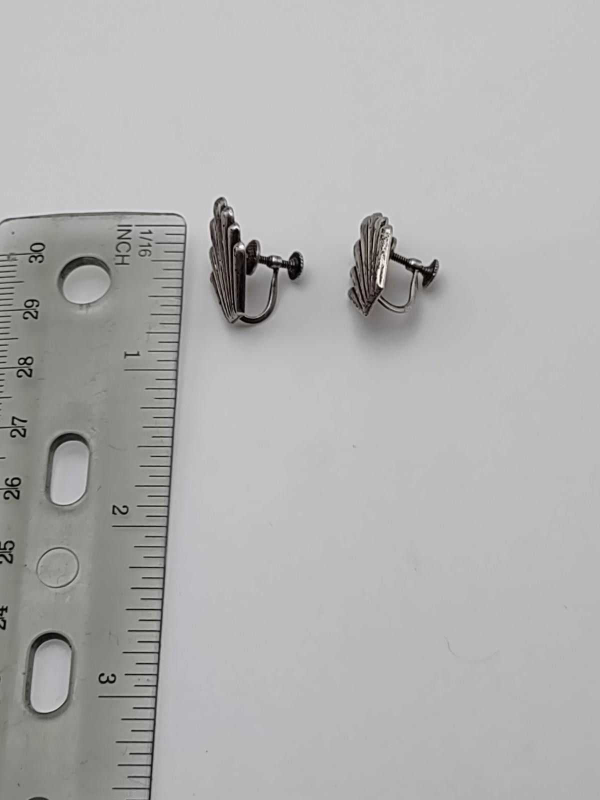 The Unbranded Brand Vintage Sterling Silver Scalloped Shell Screw Back Earrings Size ONE SIZE - 2 Thumbnail