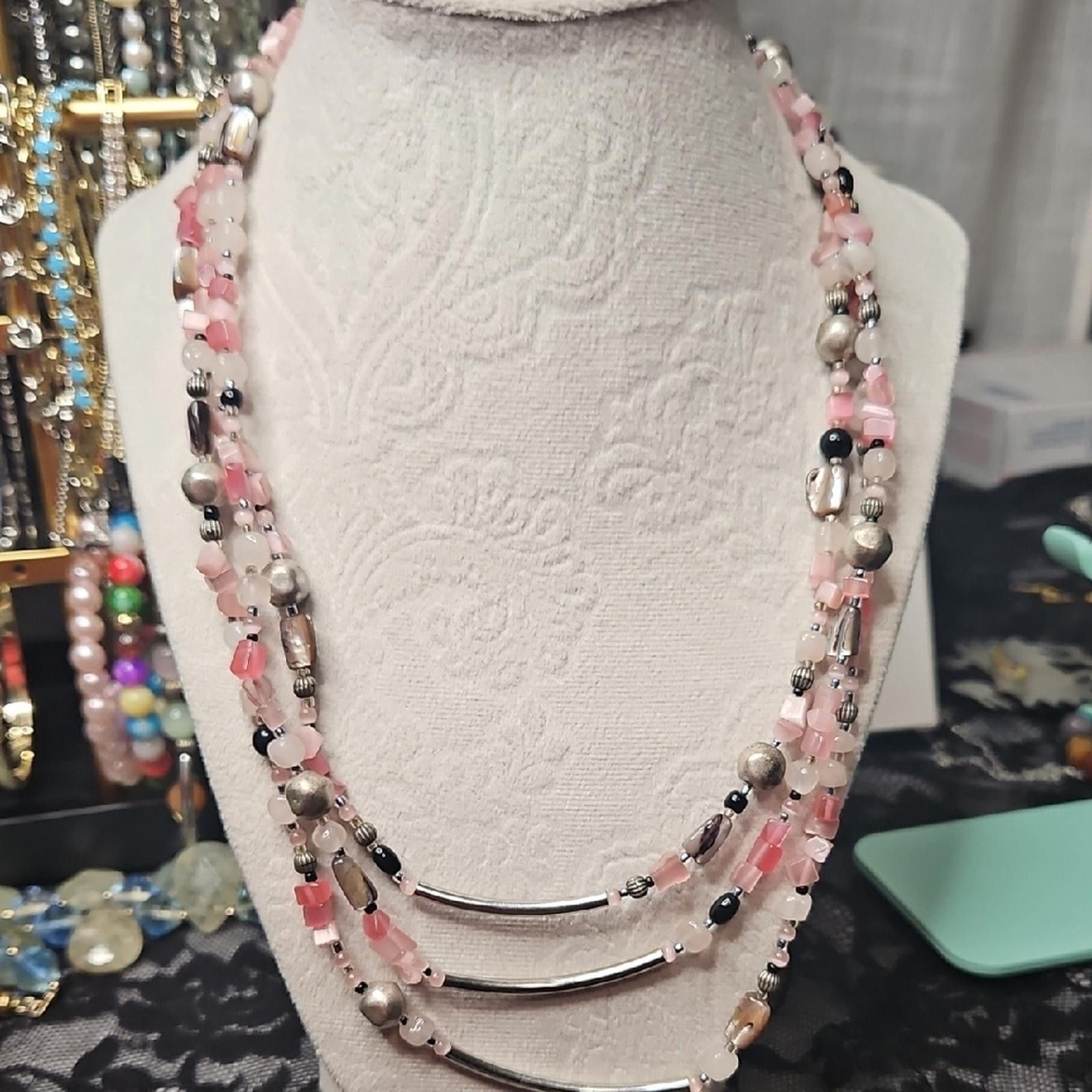 Other Elegant Pink and Silver Beaded Necklace Size ONE SIZE - 1 Thumbnail
