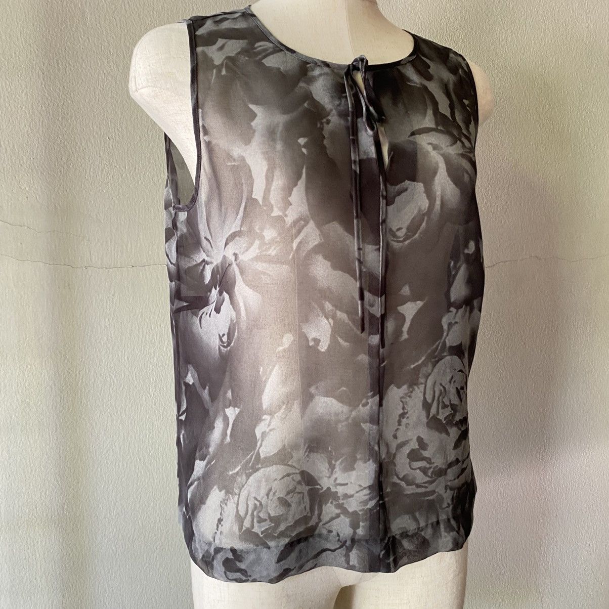 Givenchy GIVENCHY Transparent Gray Floral Sleeveless Blouse Size M / US 6-8 / IT 42-44 - 14 Thumbnail