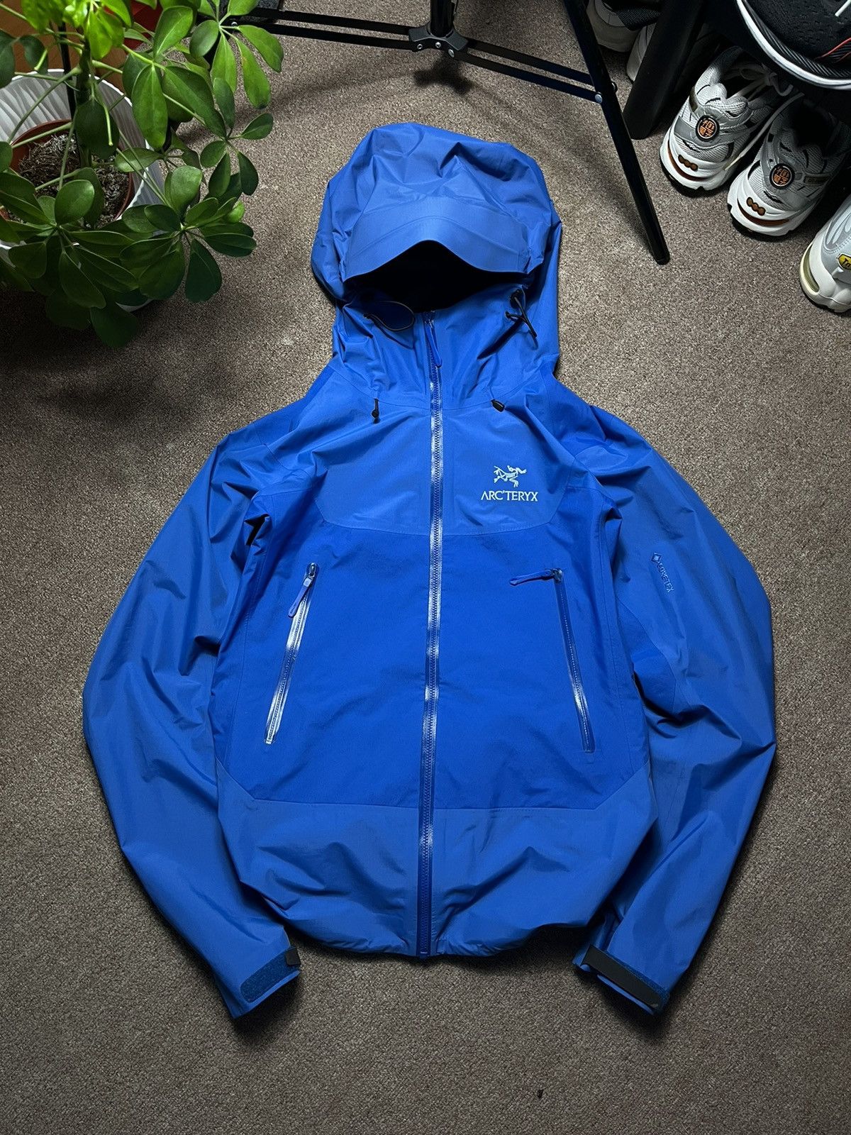 image of Arcteryx x Vintage Blue Women Gore-Tex Arc’Teryx Jacket, Men's (Size Small)