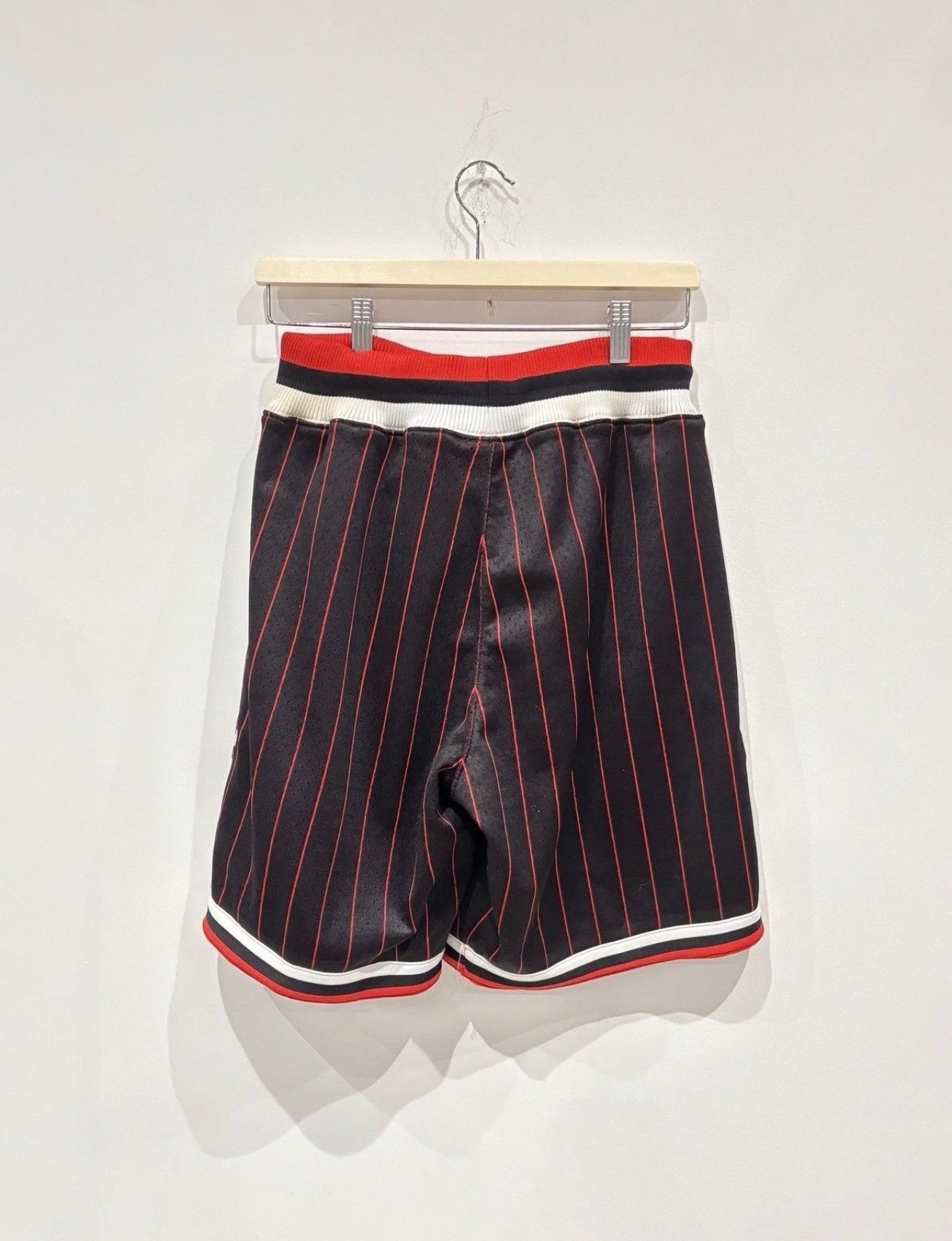 Other Mitchell & Ness 1996-97 Chicago Bulls Shorts Size US 30 / EU 46 - 2 Thumbnail