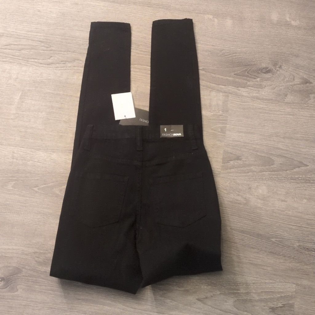 Fashion Nova Fashion nova black distressed blanched jeans size 1 (25) Size 25" / US 0 / IT 36 - 6 Thumbnail