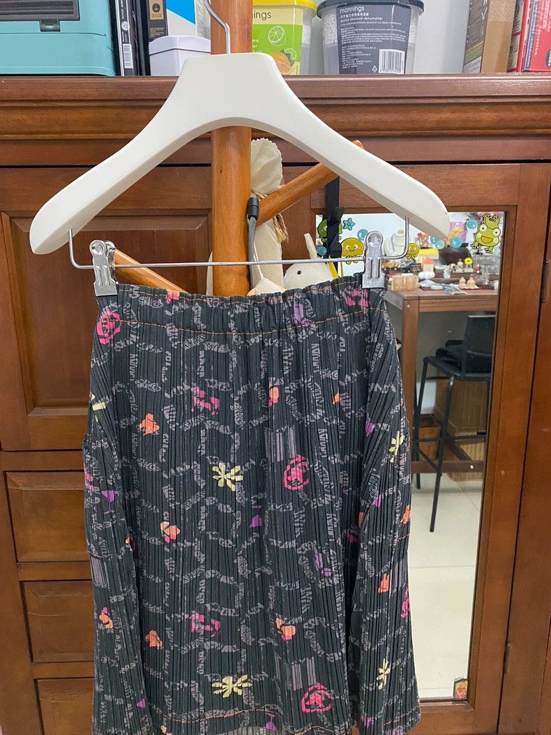 Issey Miyake Issey Miyake size:1 Black pleated short skirt Size 42" / US 20 - 2 Thumbnail
