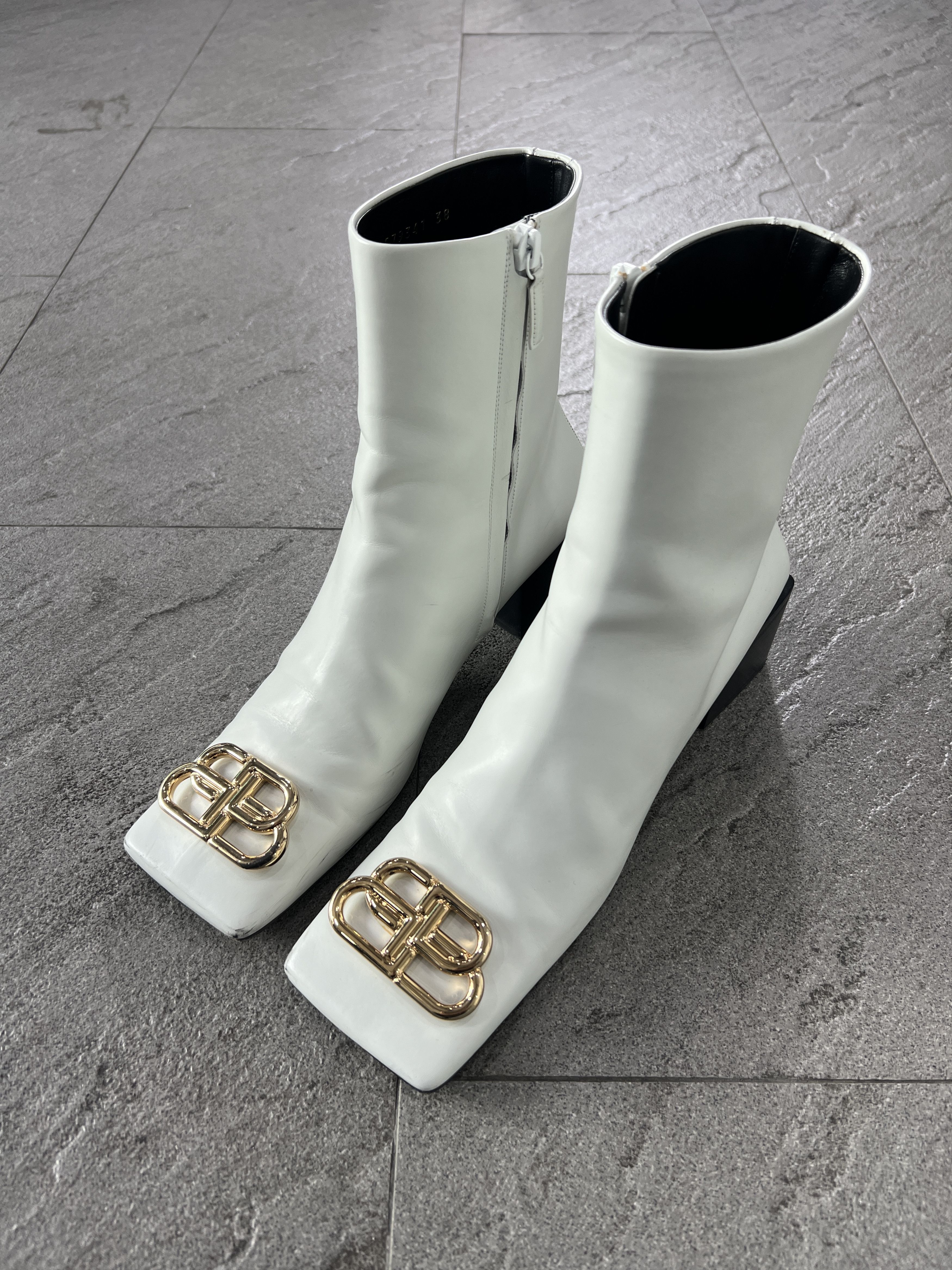 Balenciaga Balenciaga BB Logo Square Toe Ankle Boots White 38 Size US 8 / IT 38 - 1 Thumbnail