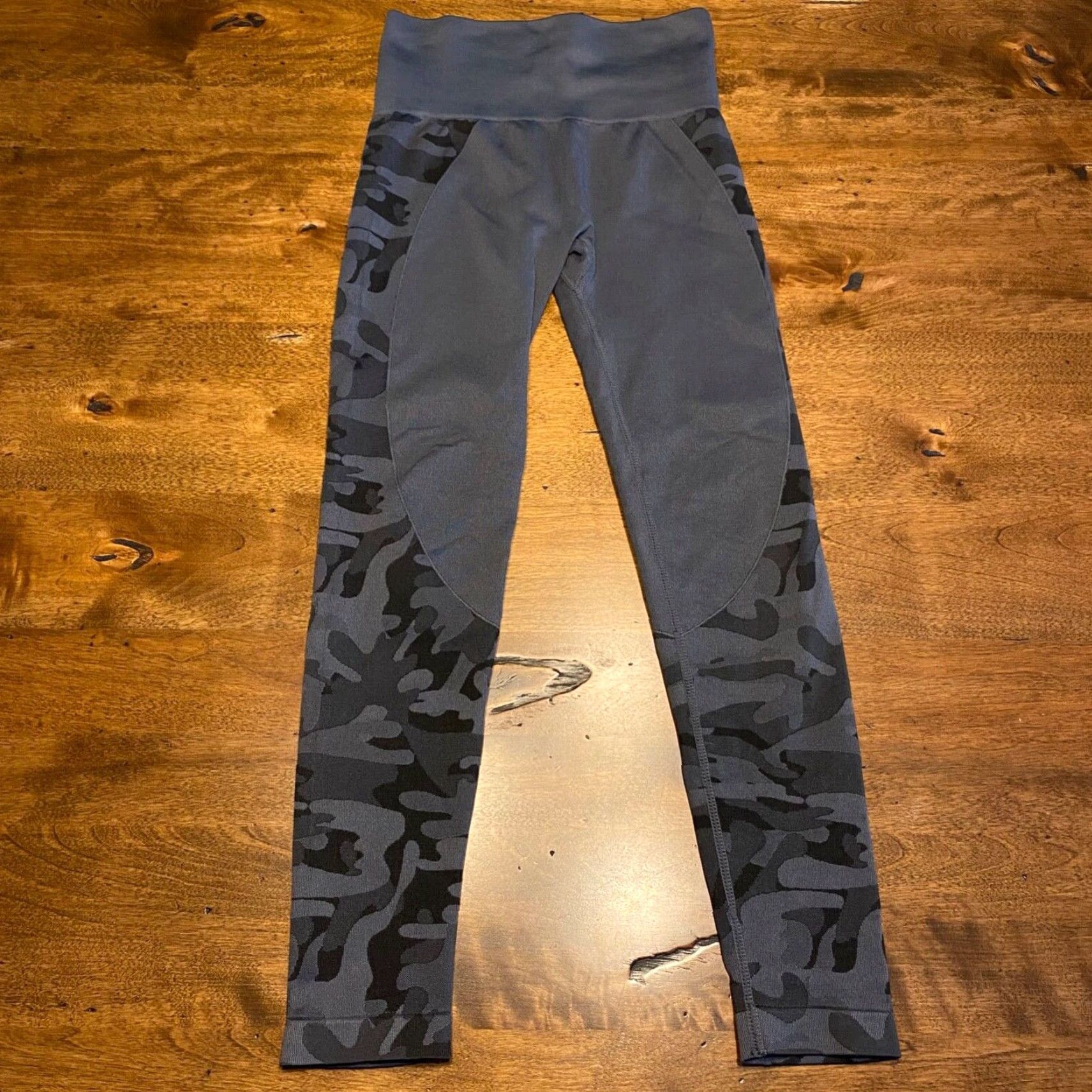 Vintage Zyia Active Leggings Capris Womens XS Black Gray Camo Workout Pants Ladies Size 26" / US 2 / IT 38 - 2 Thumbnail