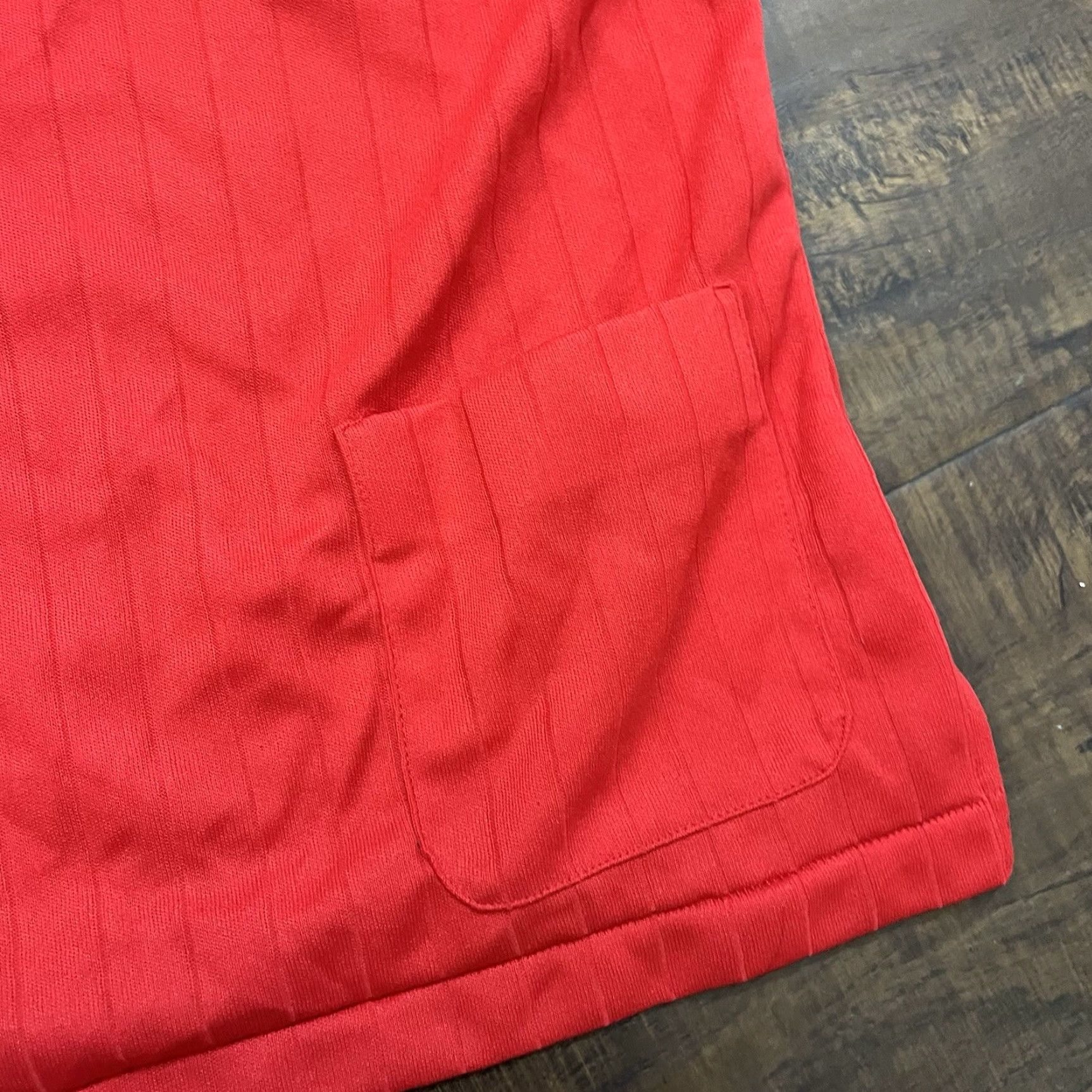 Vintage Vintage Hilton Polo Shirt Mens Small Short Sleeve Red Striped Polyester Size US S / EU 44-46 / 1 - 7 Thumbnail