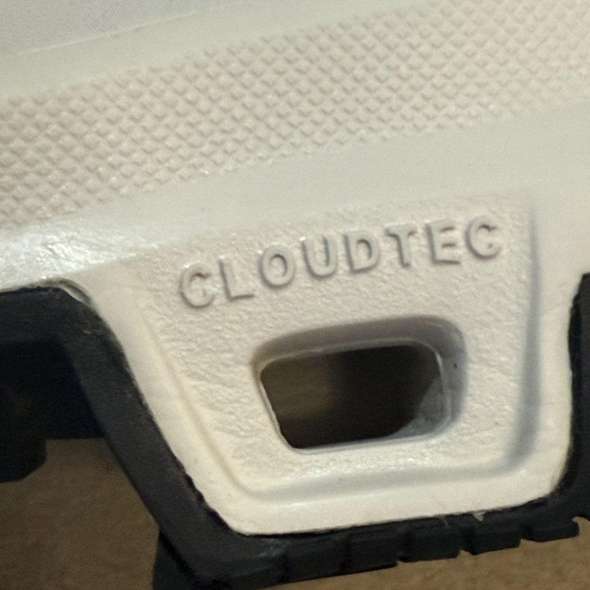Other On and cloudTech Swiss Eng EMen’s 10M White Running Trail Size US 10 / EU 43 - 8 Thumbnail