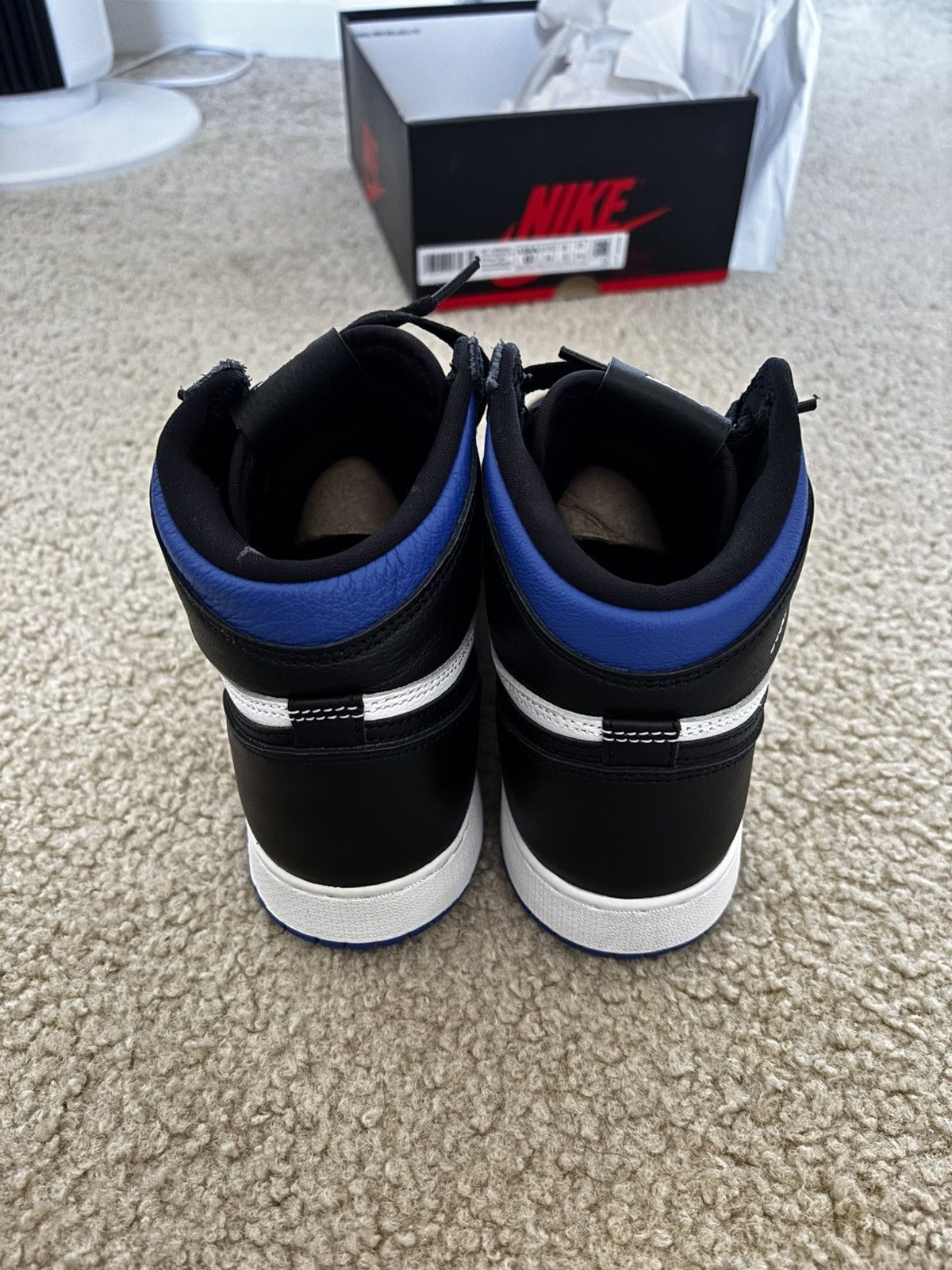Nike Air Jordan 1 High Retro OG "Royal Toe" (GS/Juniors) (2020) Size US 6.5 / EU 39-40 - 4 Thumbnail
