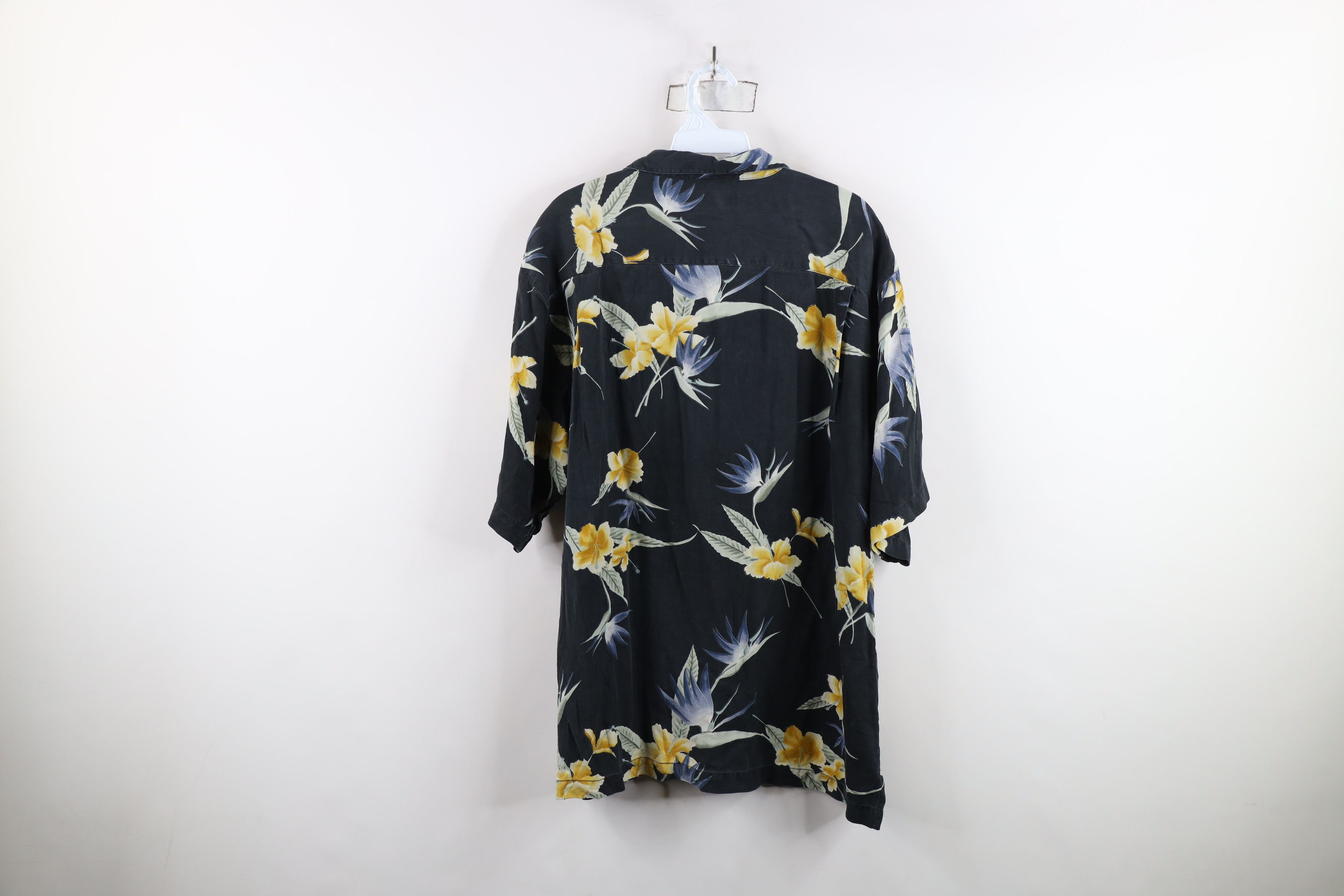 Tommy Bahama × Vintage Vintage 90s Tommy Bahama Hawaii Flower Silk Button Shirt Size US M / EU 48-50 / 2 - 11 Thumbnail