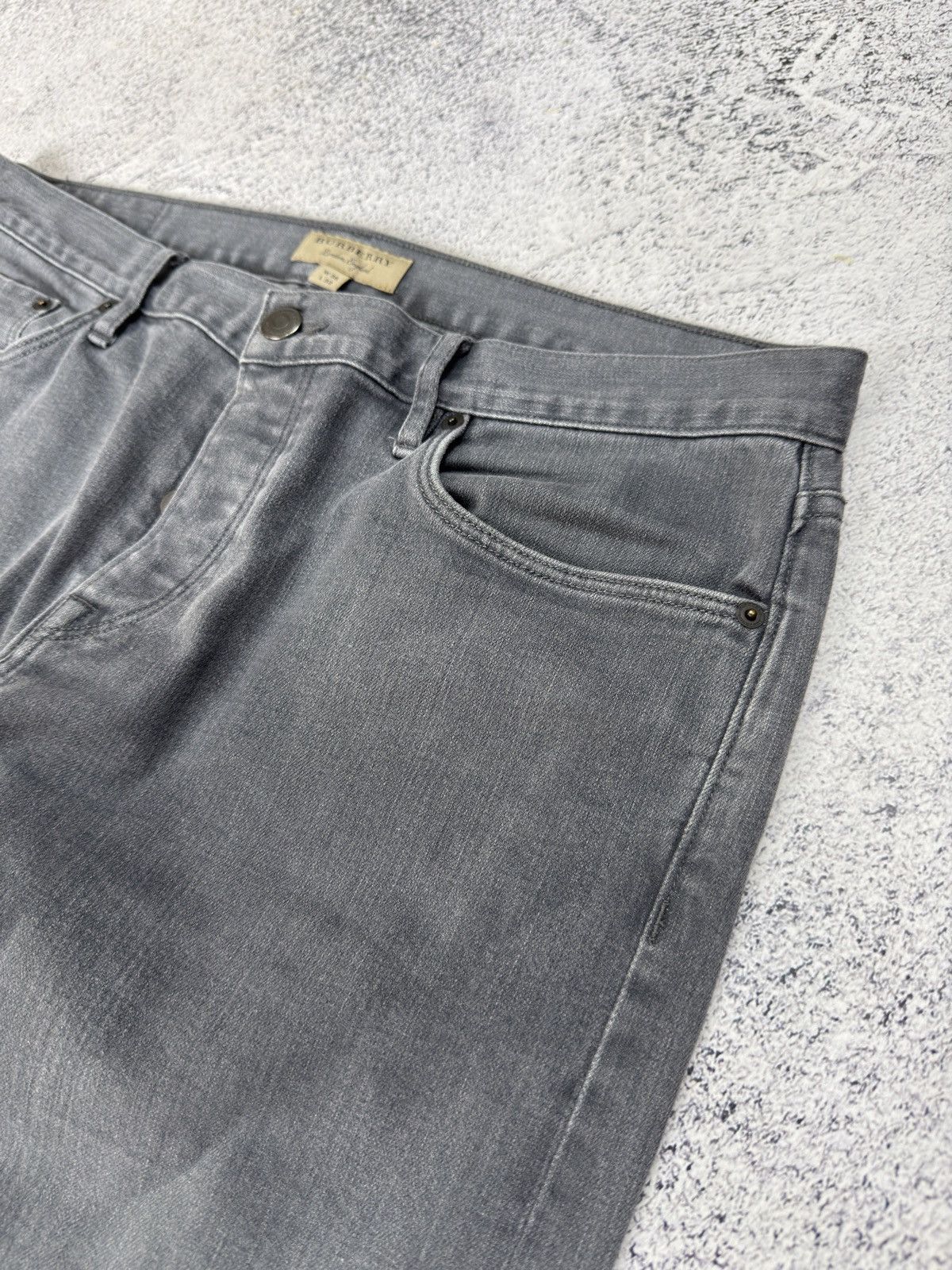 Burberry Burberry London England Straight Leg Grey Jeans Size 36x32 Size US 36 / EU 52 - 11 Thumbnail