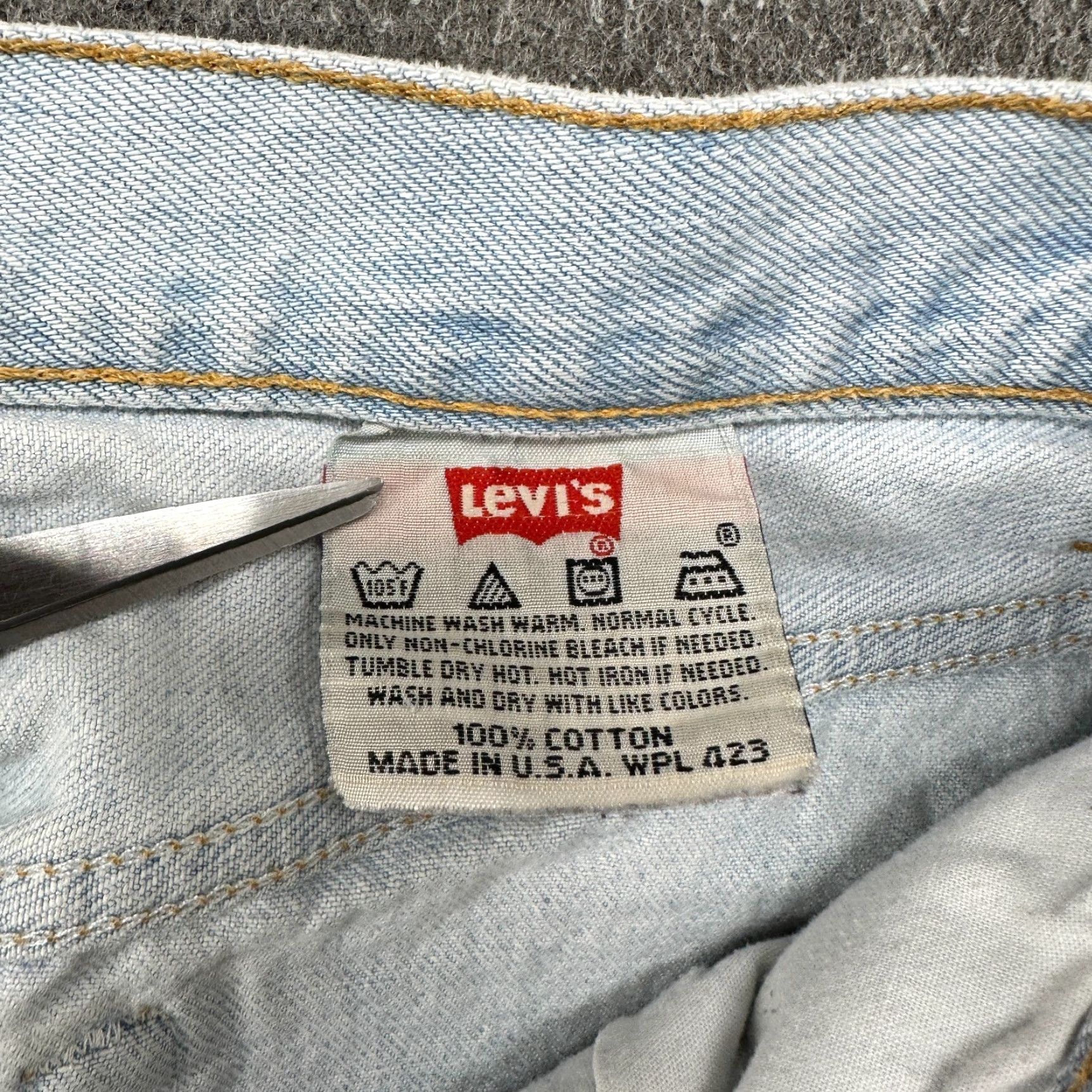 Levi's VINTAGE Levi's 501 Jeans Womens 11 Blue Straight Regular Light Wash Denim USA 90s Jeans Size 32" / US 10 / IT 46 - 6 Thumbnail