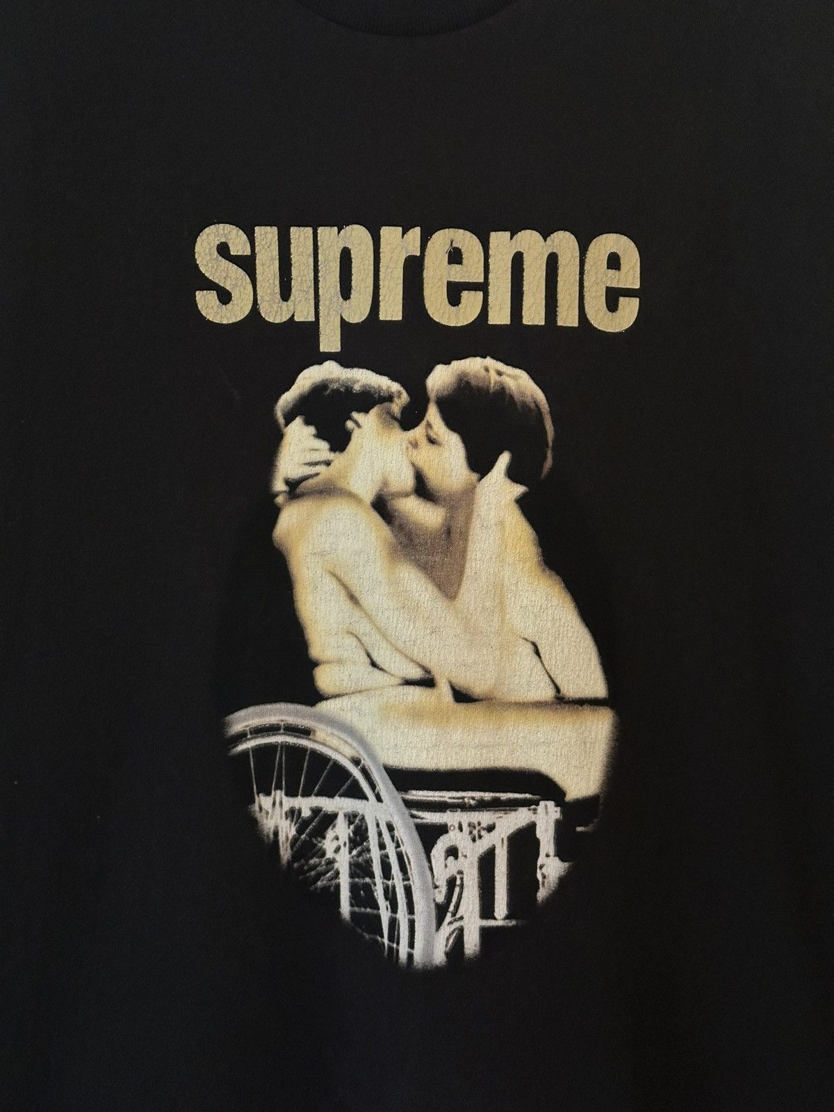 Supreme Supreme Kiss Tee Size US L / EU 52-54 / 3 - 2 Thumbnail