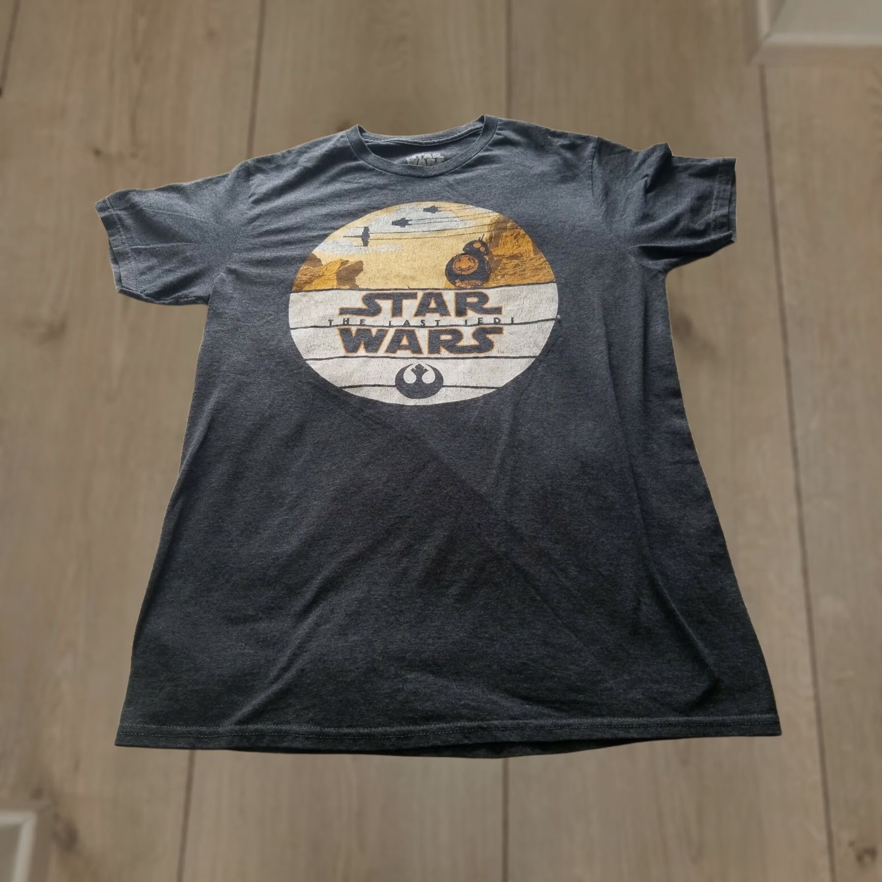 Vintage STAR WARS BB8 THE LAST JEDI Gray Short Sleeve T-Shirt SZ Medium Size US M / EU 48-50 / 2 - 1 Thumbnail