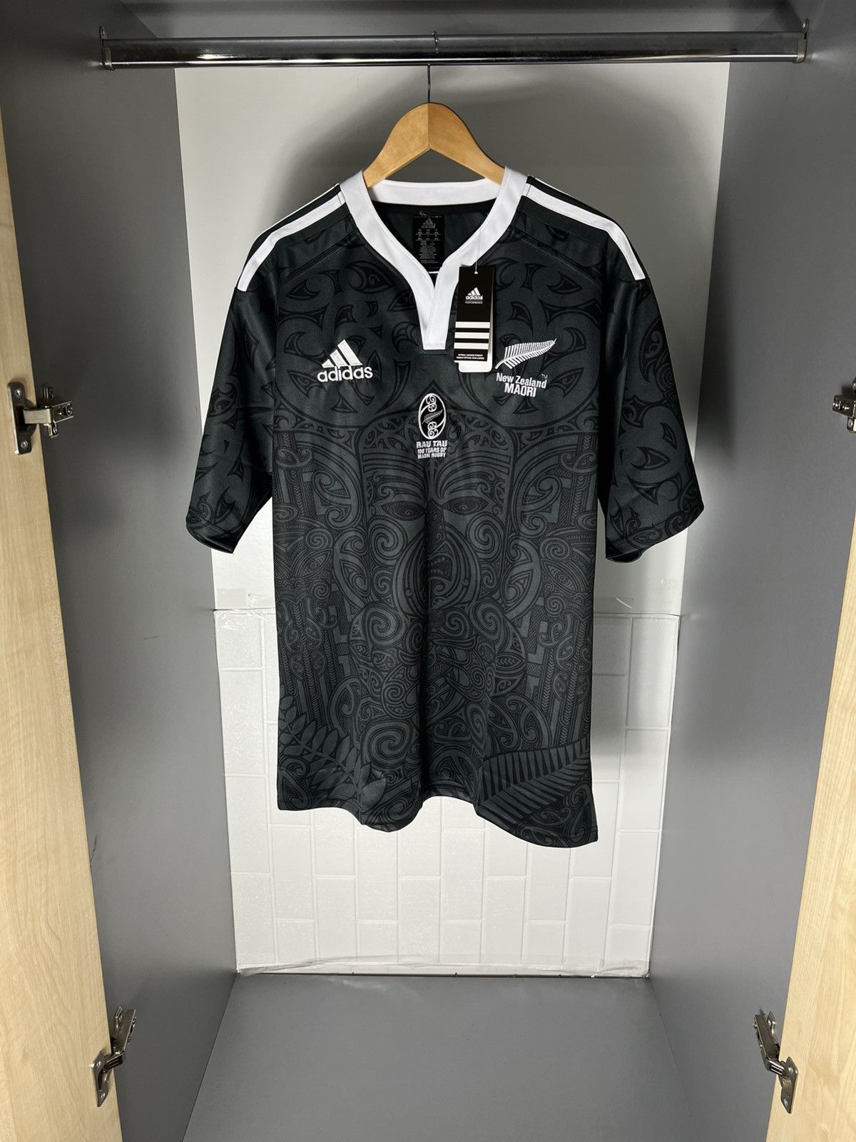 Adidas VINTAGE ADIDAS NEW ZEALAND MAORI NRL RUGBY JERSEY RETRO Y2K Size US XXL / EU 58 / 5 - 1 Thumbnail