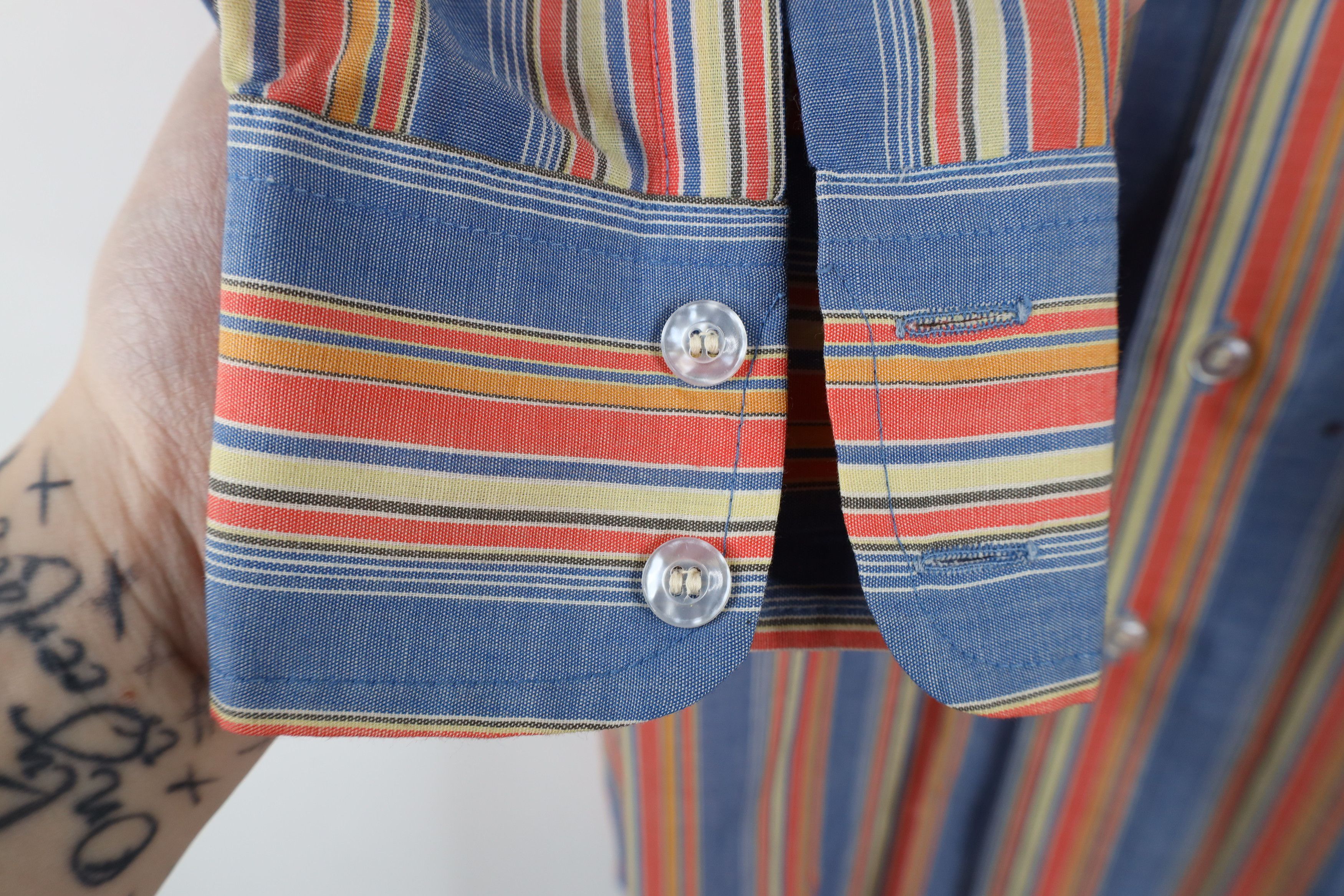 Vintage Vintage 70s Streetwear Rainbow Striped Button Shirt USA Size US M / EU 48-50 / 2 - 9 Thumbnail