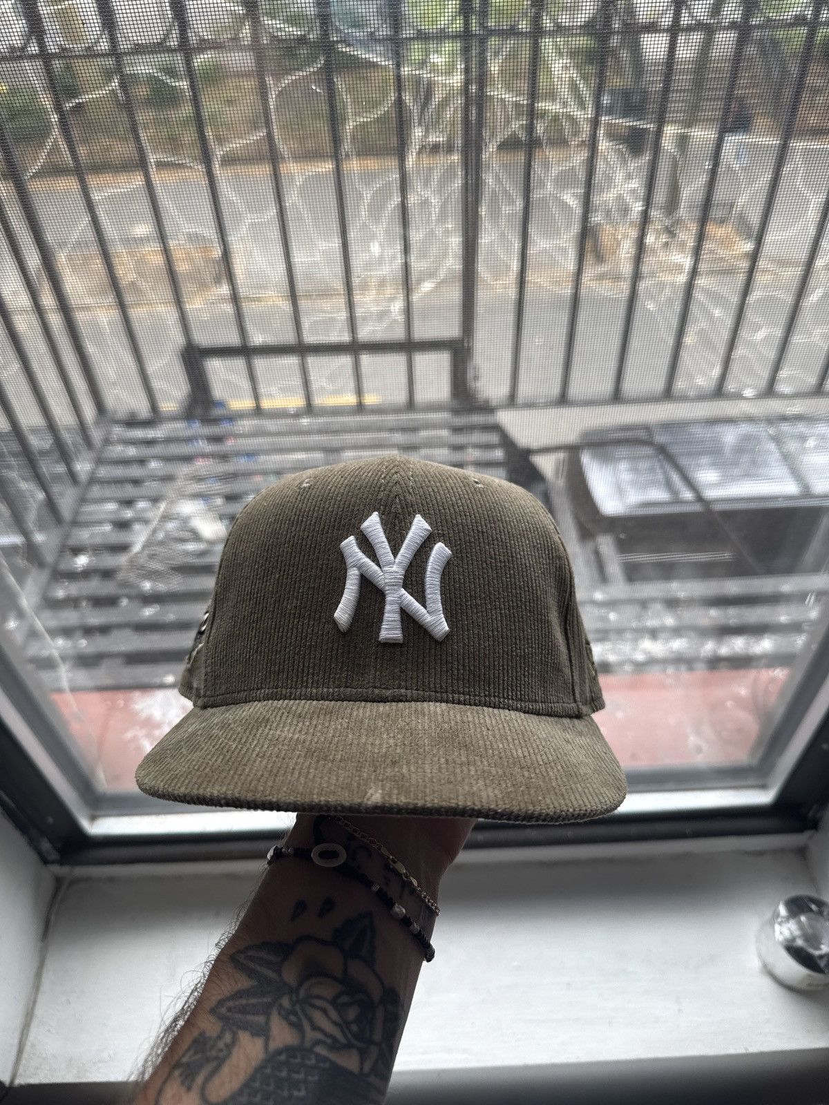 New Era Corduroy Yankees Fitted - World Series Patch Size ONE SIZE - 1 Thumbnail