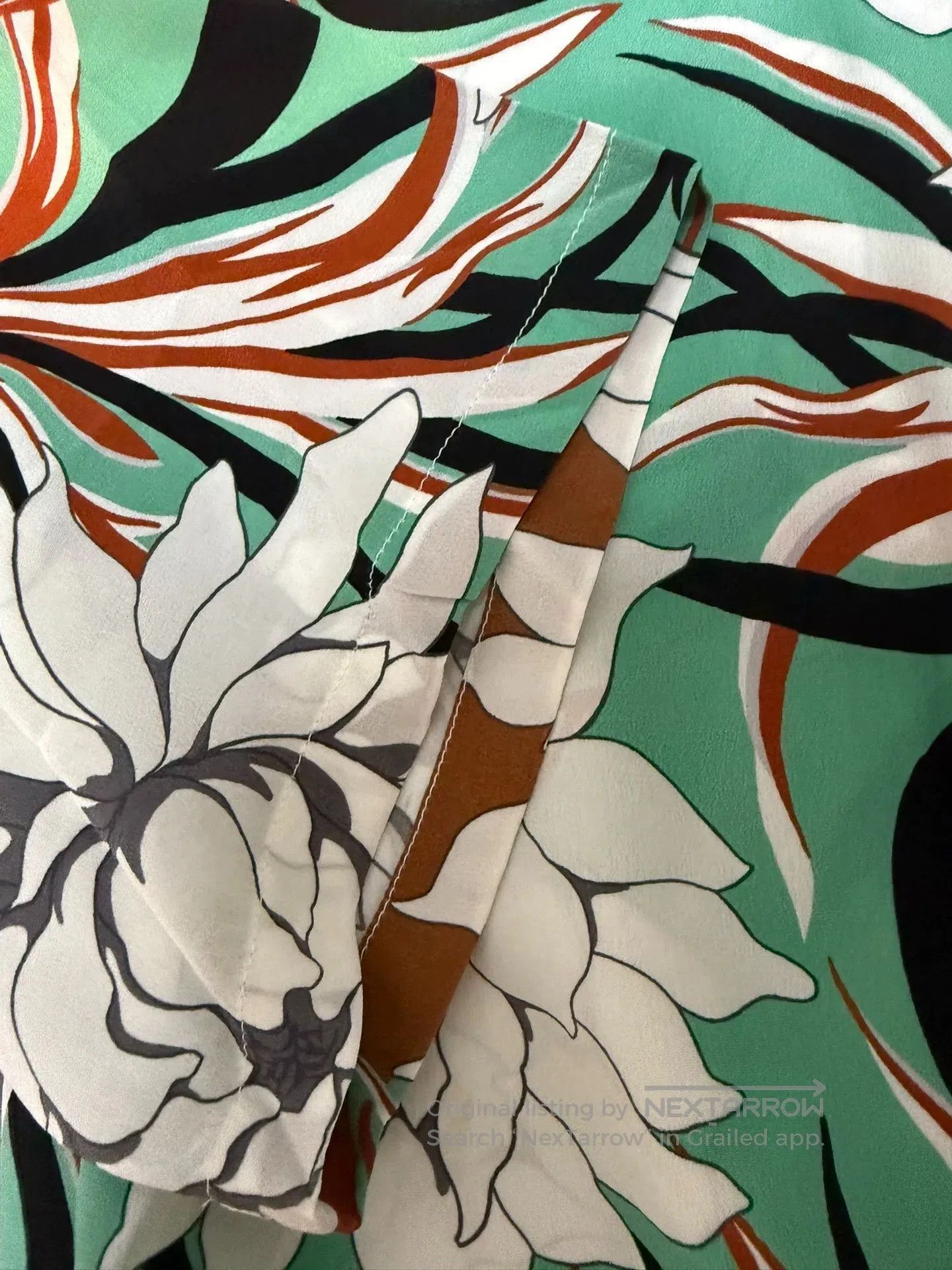 Valentino Valentino Silk Floral Button. Size US L / EU 52-54 / 3 - 4 Thumbnail
