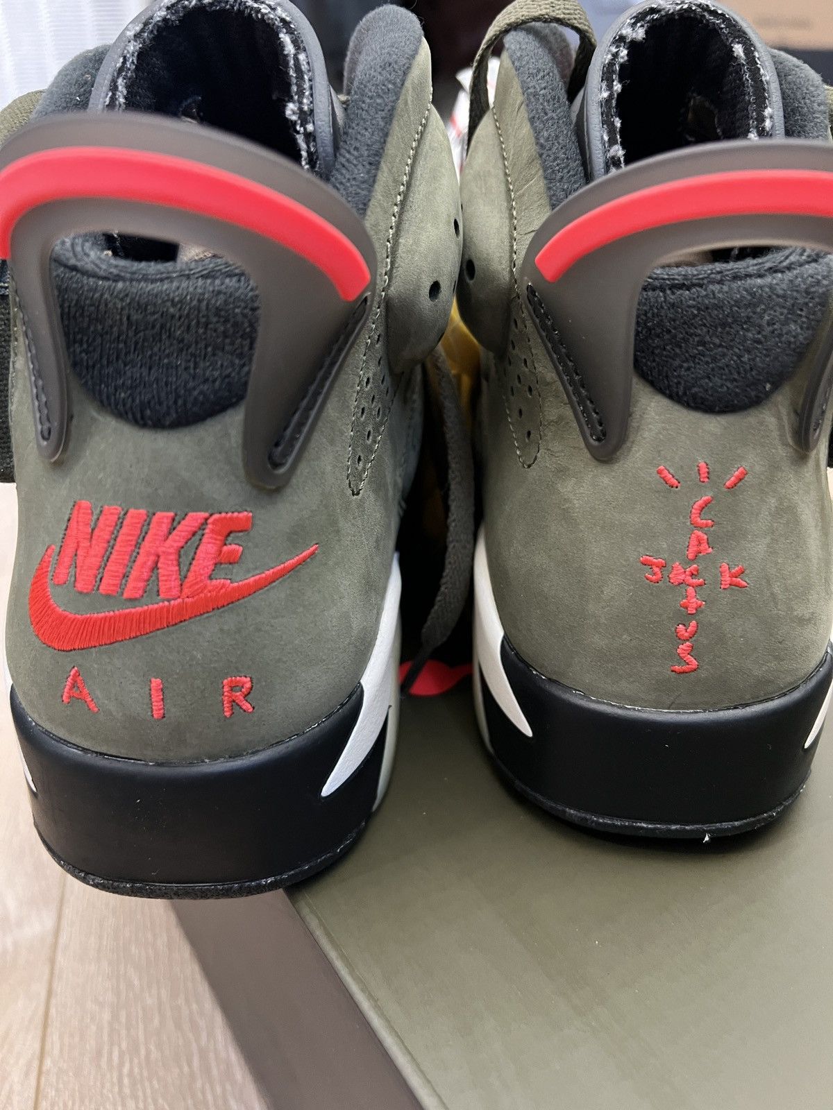 TRAVIS SCOTT JORDAN RETRO JORDAN 6
