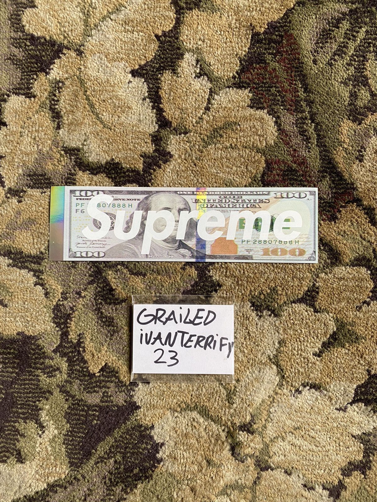 Supreme 100 Dollar Money Box Logo Sticker FW25 Size ONE SIZE - 1 Thumbnail