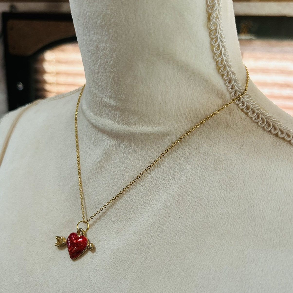 Vintage Vintage heart with arrow pendant on chain necklace Size ONE SIZE - 3 Thumbnail