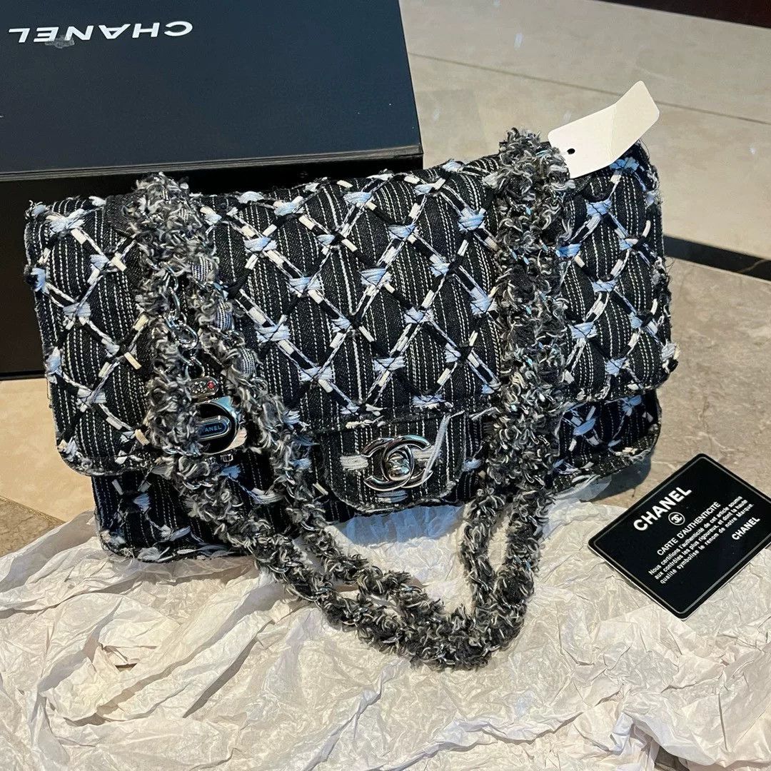Chanel Pre-loved Bag Very good condition Size ONE SIZE - 1 Thumbnail