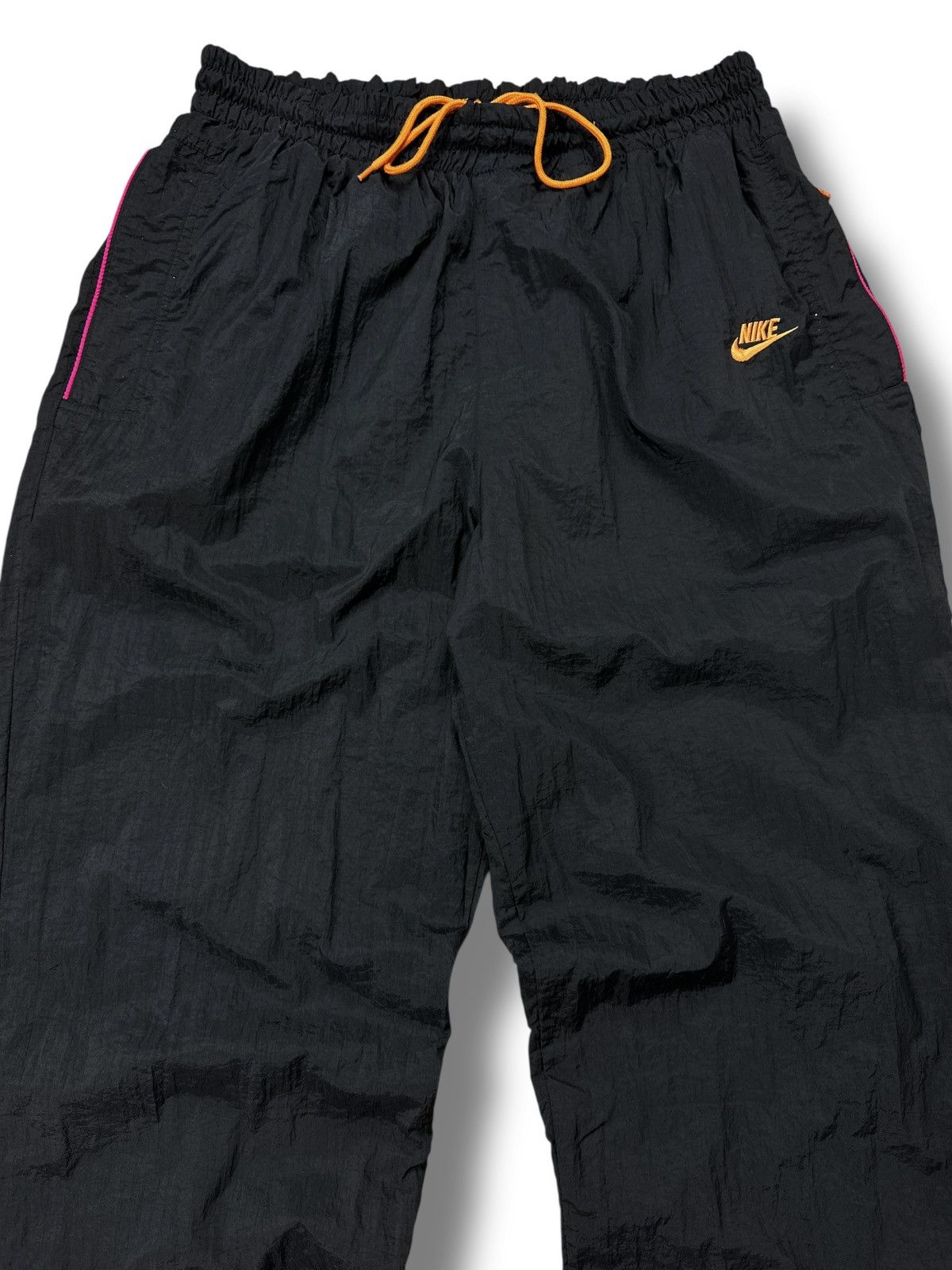 Nike Vintage 80’s Nike Nylon Track Pants Joggers Black Retro Y2K Size US 34 / EU 50 - 2 Thumbnail
