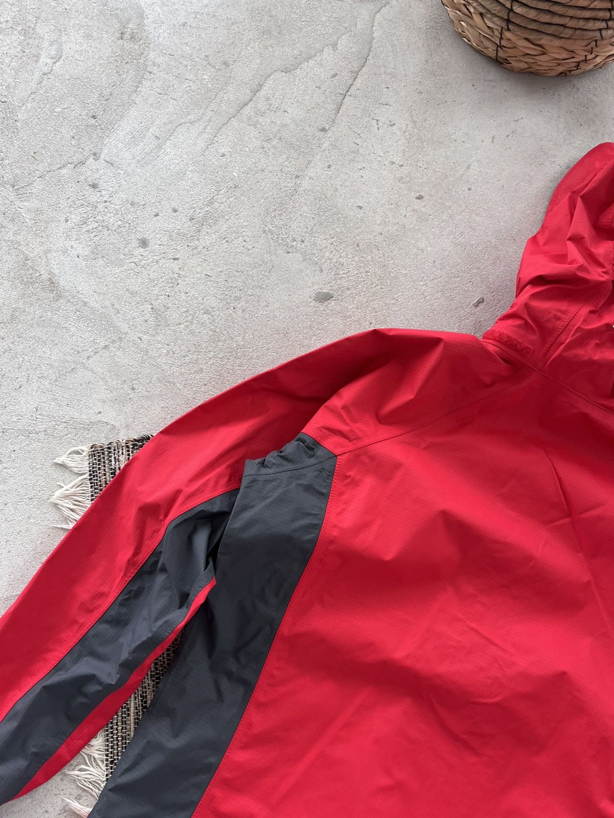 Berghaus Vintage Berghaus GoreTex PacLite Red windbreaker Jacket Y2K Size M / US 6-8 / IT 42-44 - 15 Thumbnail
