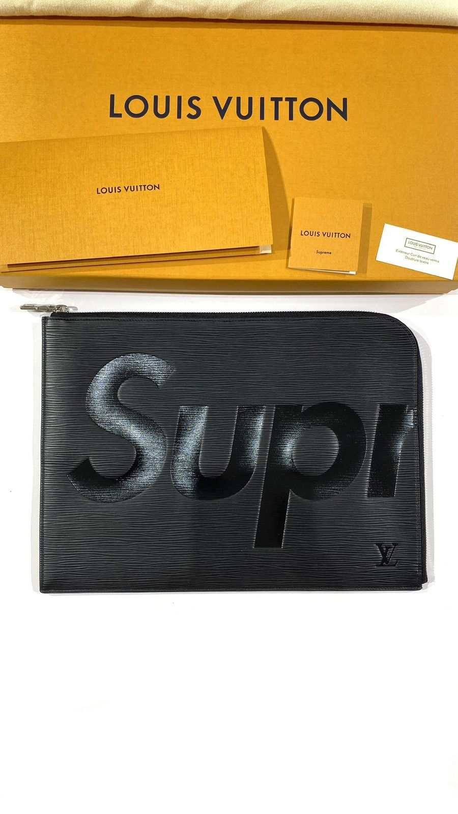 Louis Vuitton × Supreme Louis Vuitton X Supreme Pochette Black EPI Leather Size ONE SIZE - 1 Thumbnail