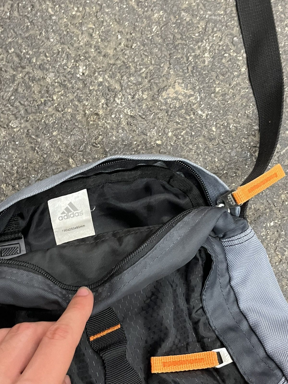 Adidas Vintage Adidas sling streetwear bag hype skater rare Size ONE SIZE - 5 Thumbnail