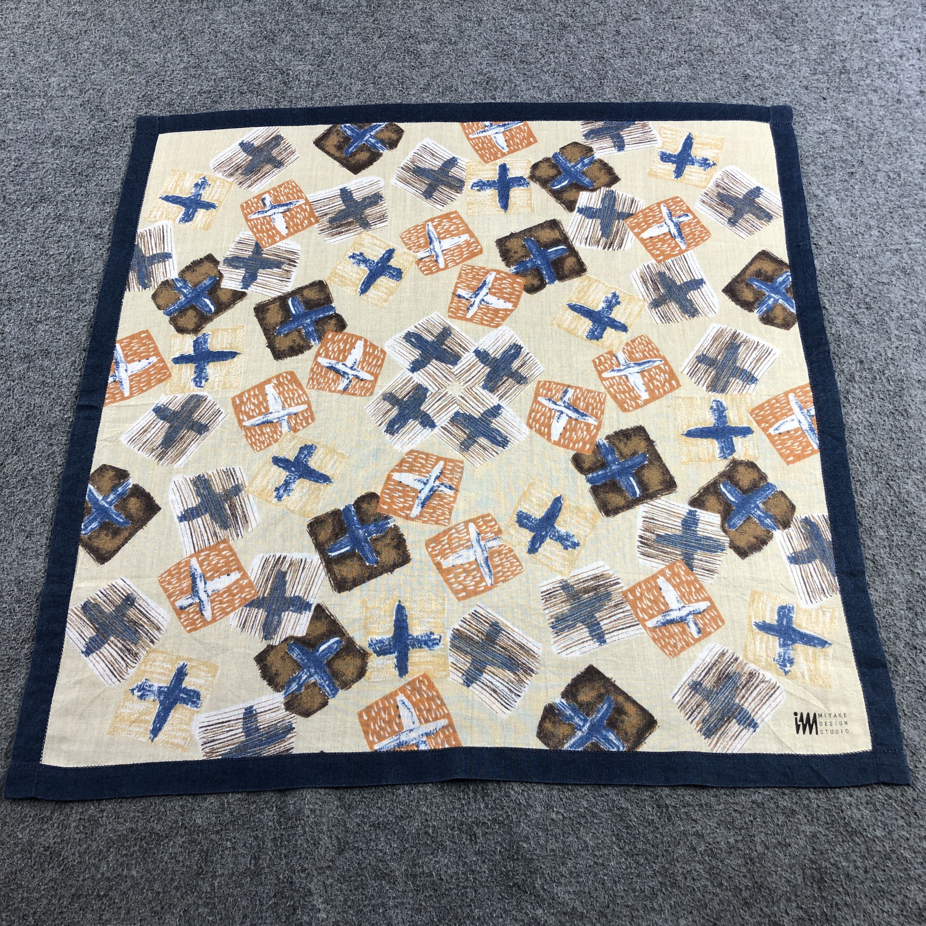 Issey Miyake × Japanese Brand × Vintage Issey Miyake Handkerchief Geometric Print H2703 Size ONE SIZE - 2 Thumbnail