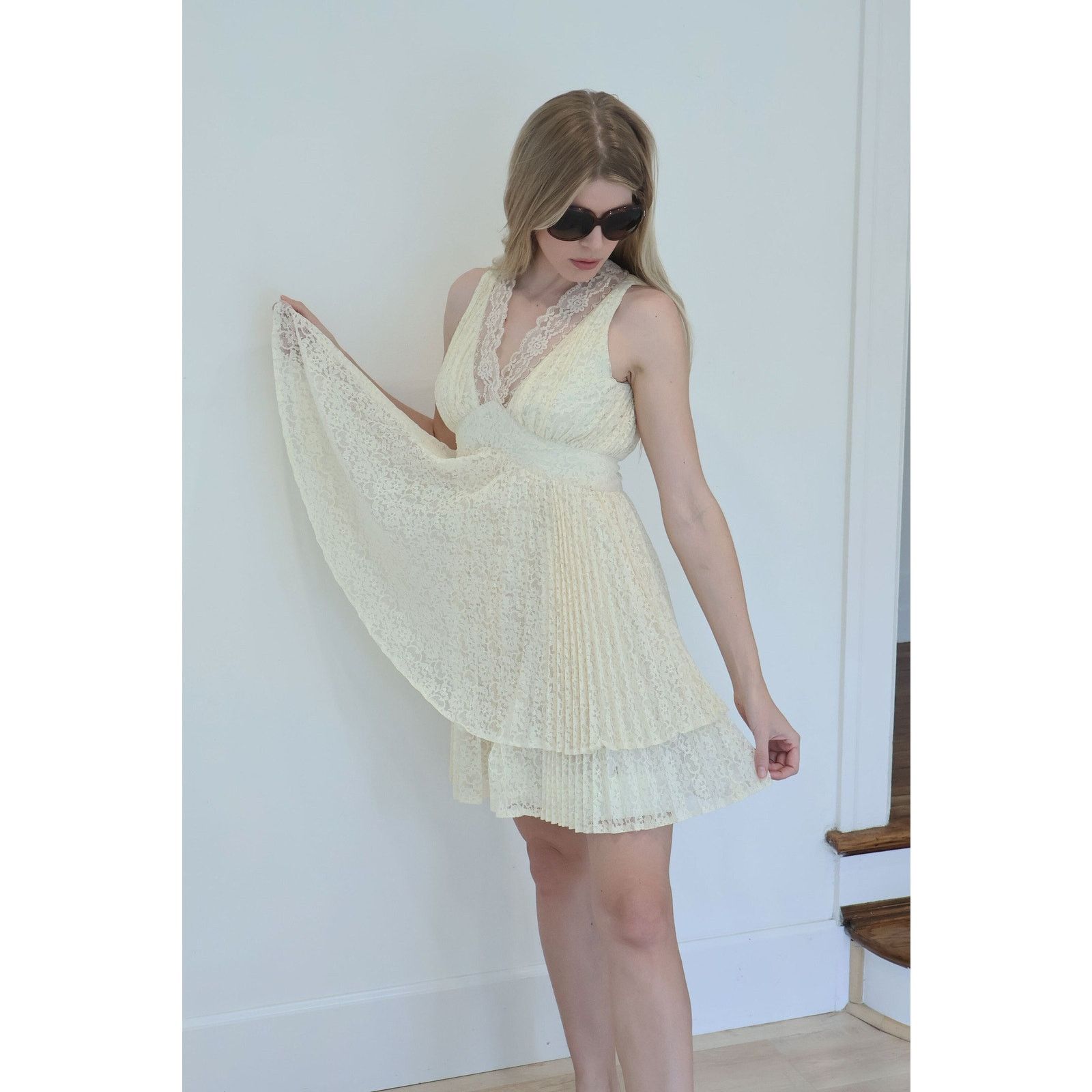 Vintage Vintage 1960s Cream Accordian Pleated Tiered Lace Mini Size S / US 4 / IT 40 - 6 Thumbnail