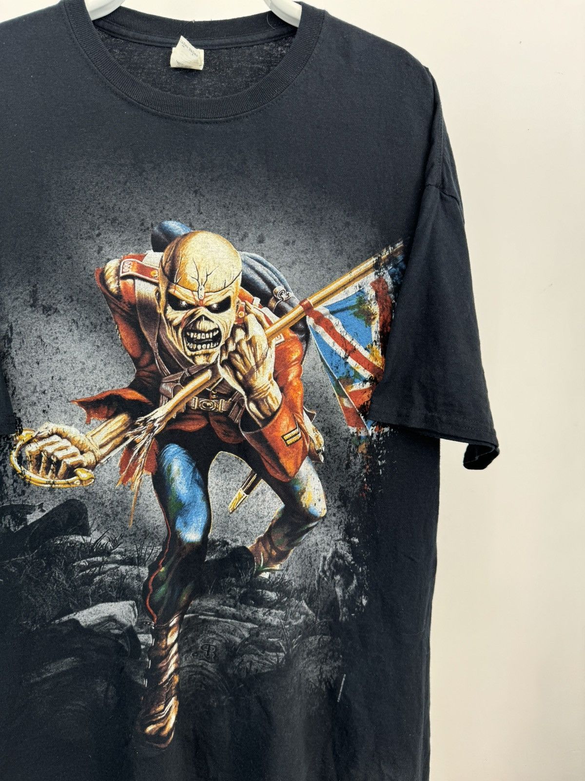 Band Tees × Vintage 2013 Iron Maiden The Troper Big Logo Tee Size US XXL / EU 58 / 5 - 2 Thumbnail