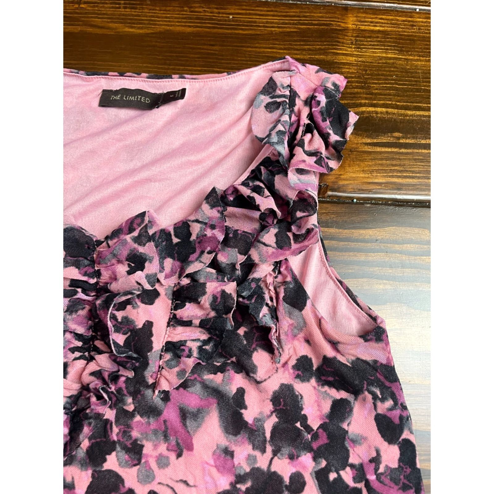 Vintage VINTAGE? No, it's not vintage. The limited shirt womens size medium pink black sleeveless floral Size M / US 6-8 / IT 42-44 - 3 Thumbnail