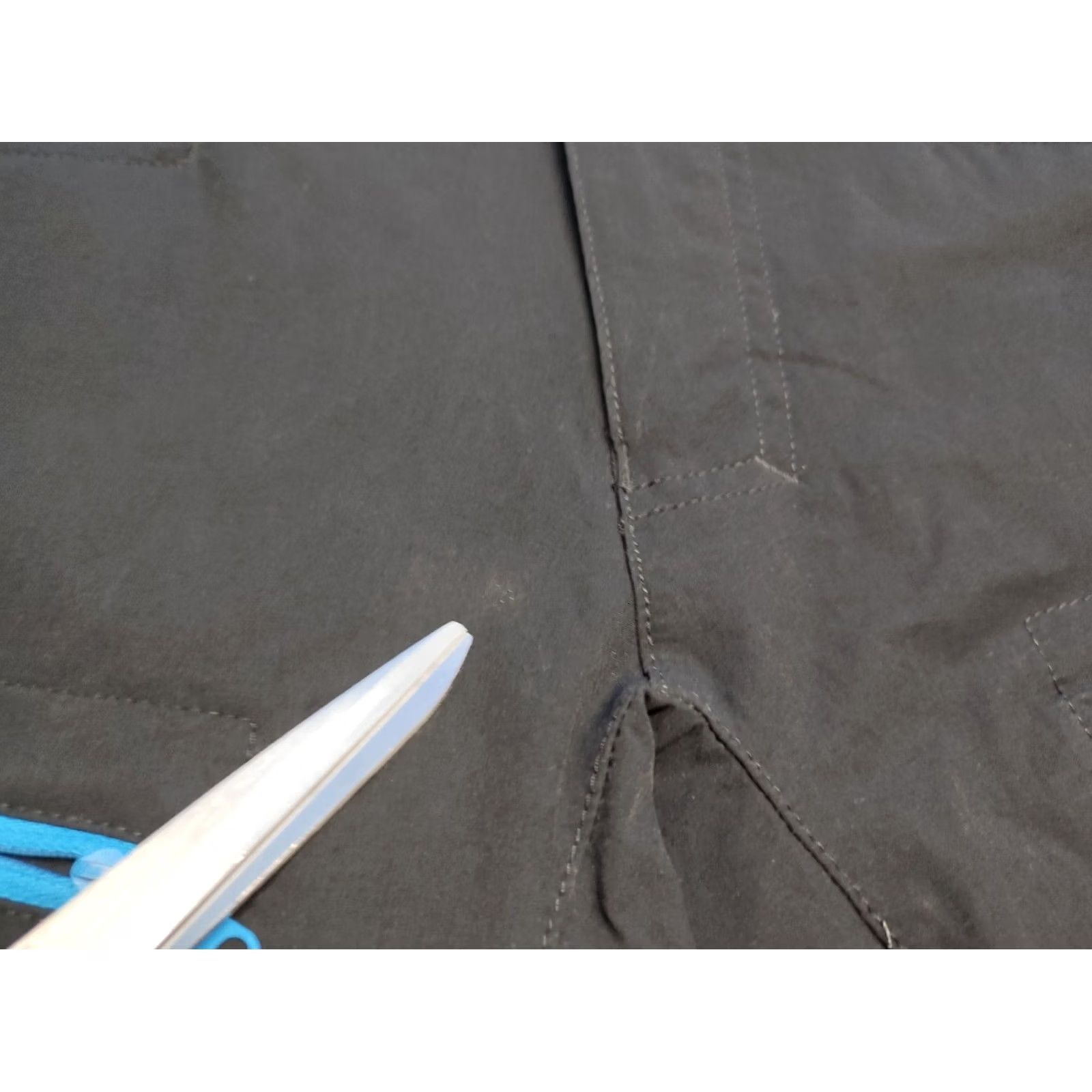 Vintage Bergans UTNE Hiking Shorts Womens Size S Outdoor Black Pockets Zip Small Size 28" / US 6 / IT 42 - 3 Thumbnail